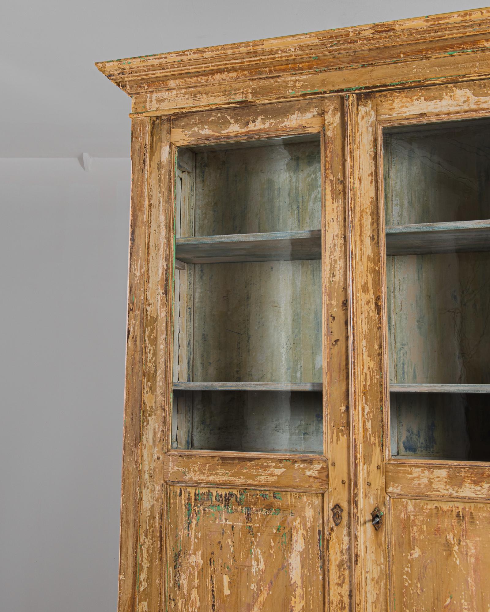 1880s French Wood Patinated Vitrine In Good Condition For Sale In High Point, NC
