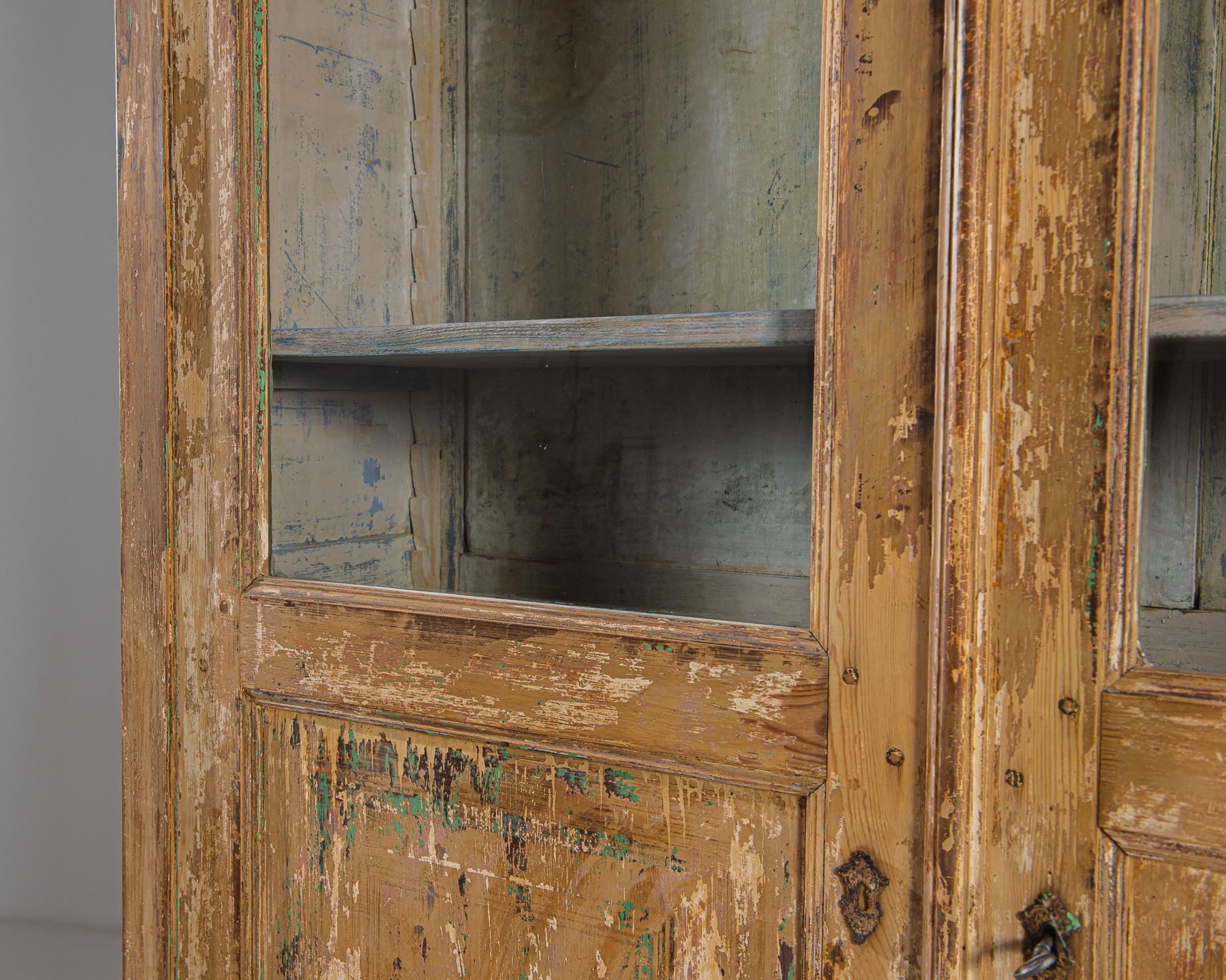 1880s French Wood Patinated Vitrine For Sale 1