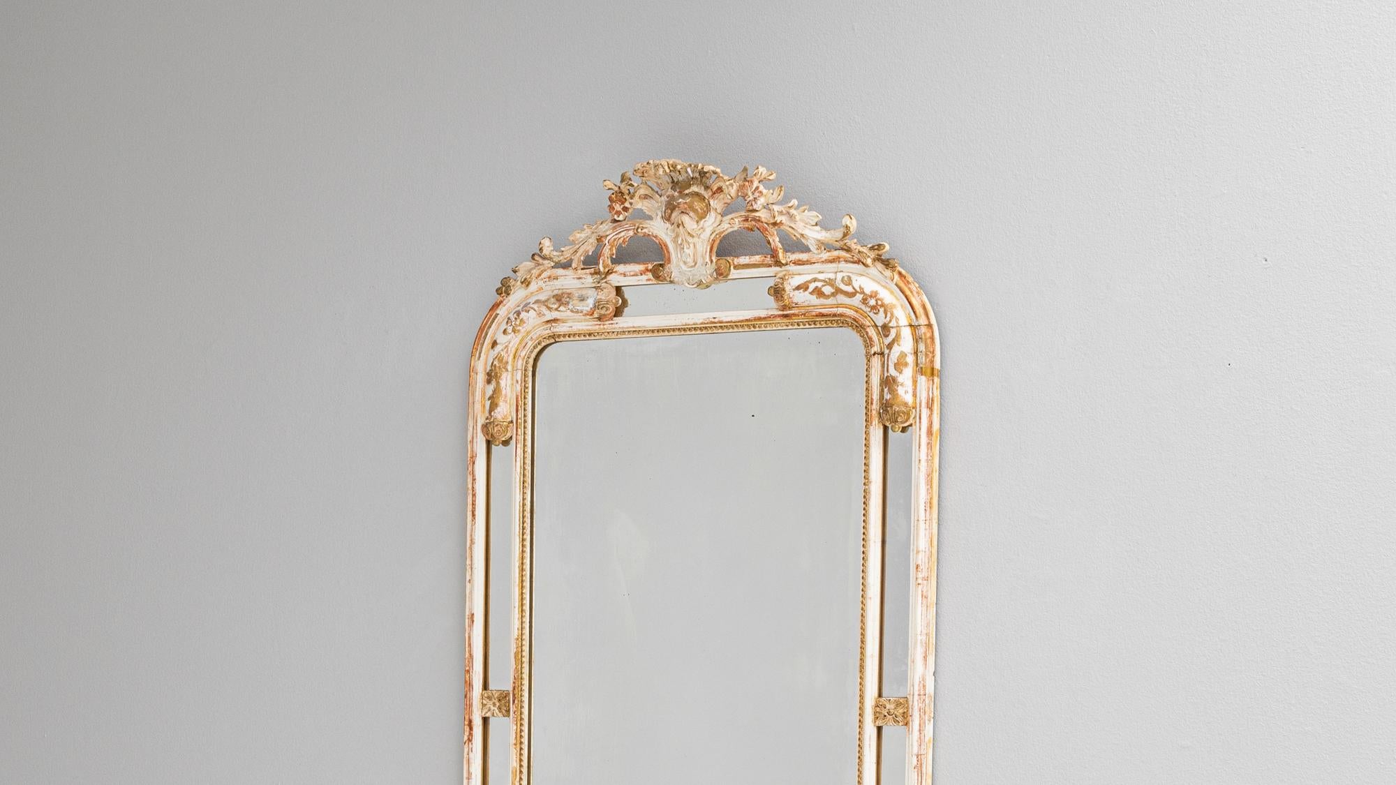 Legno Specchio francese del 1880 in legno patinato bianco in vendita
