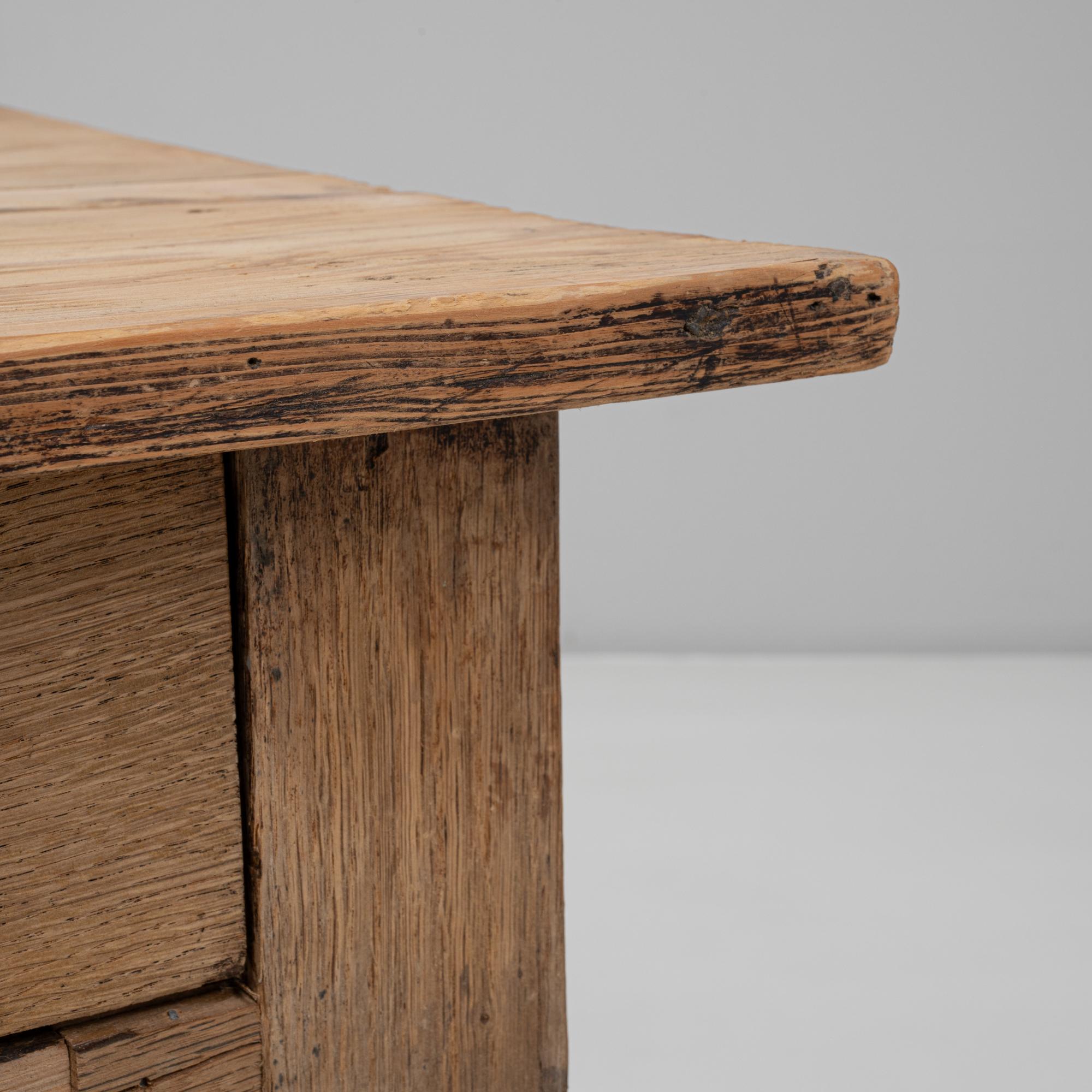 1880s French Wooden Writing Table with Turned Legs For Sale 8