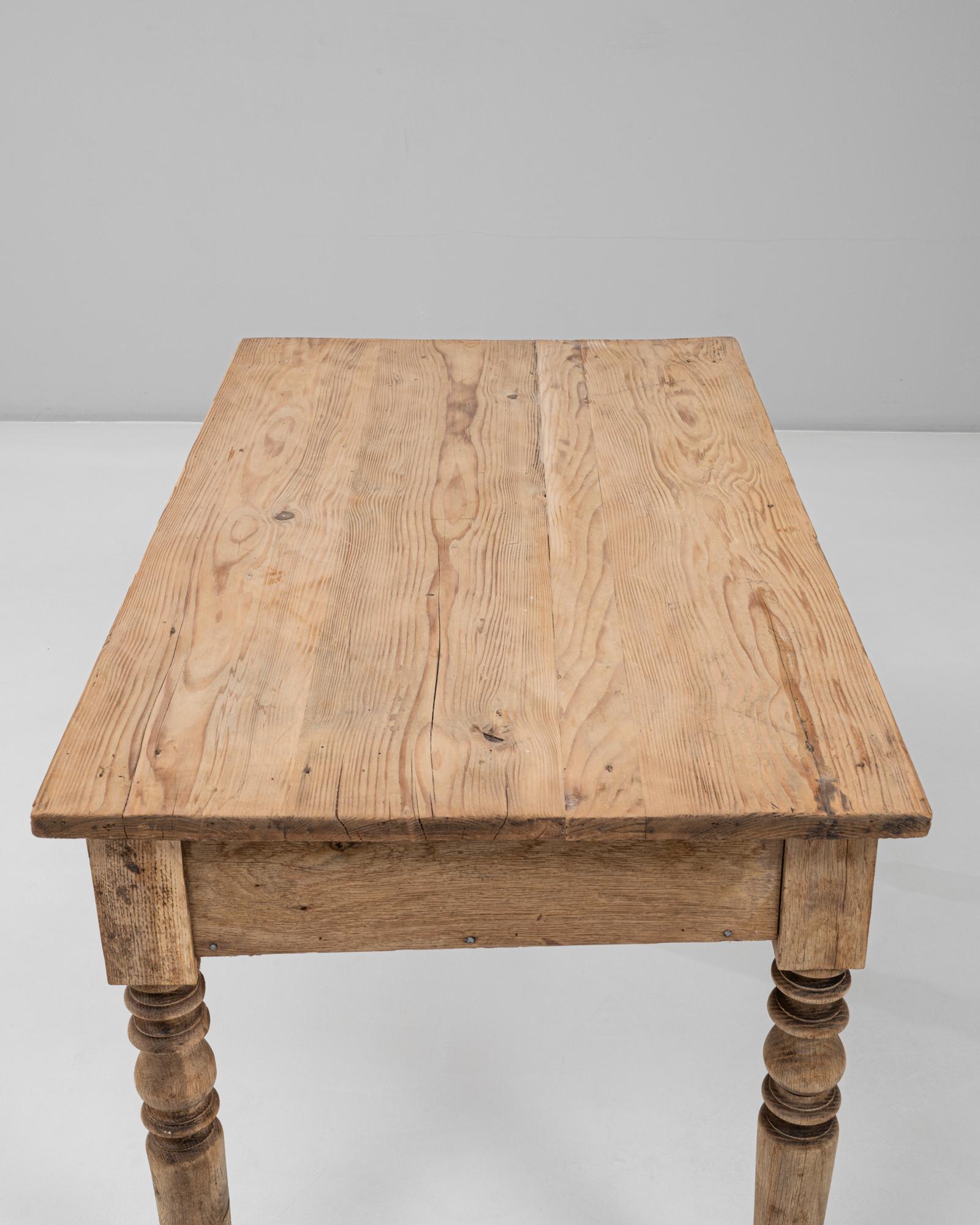 1880s French Wooden Writing Table with Turned Legs For Sale 12