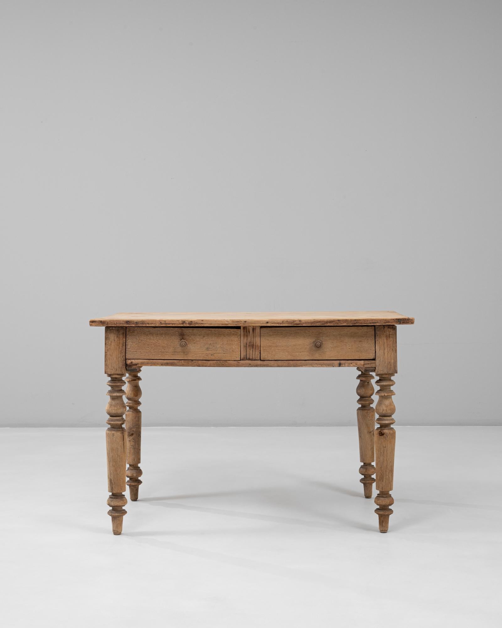 19th Century 1880s French Wooden Writing Table with Turned Legs For Sale