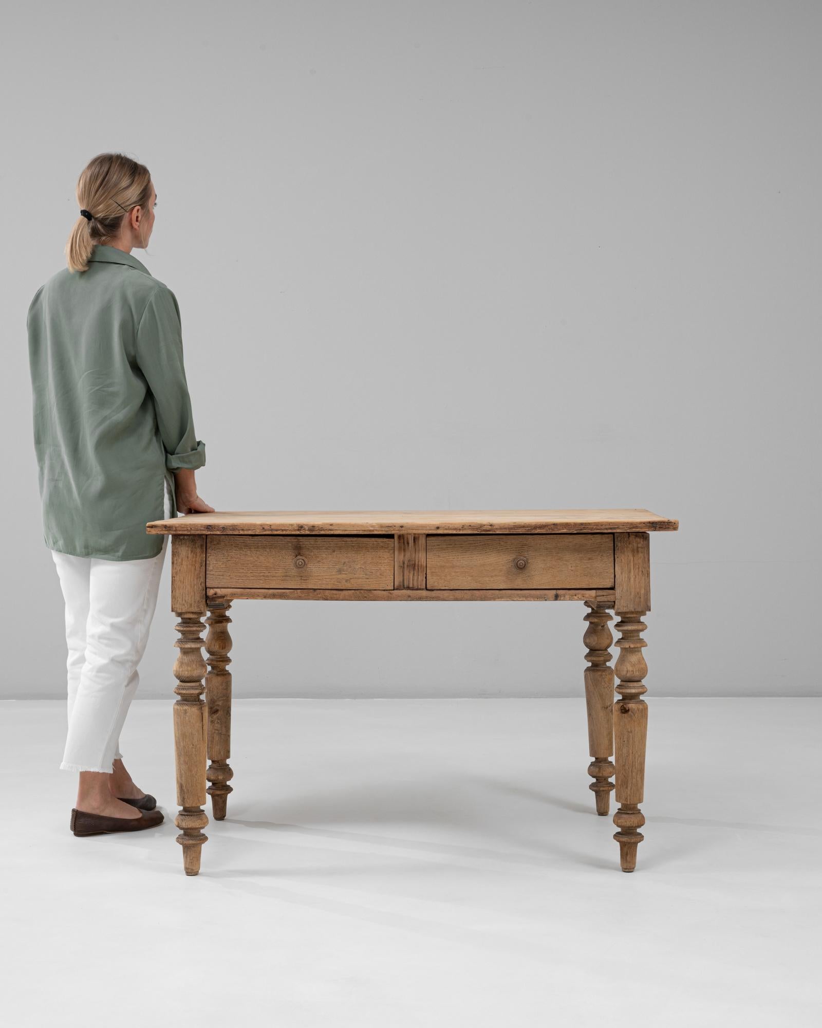 1880s French Wooden Writing Table with Turned Legs For Sale 1