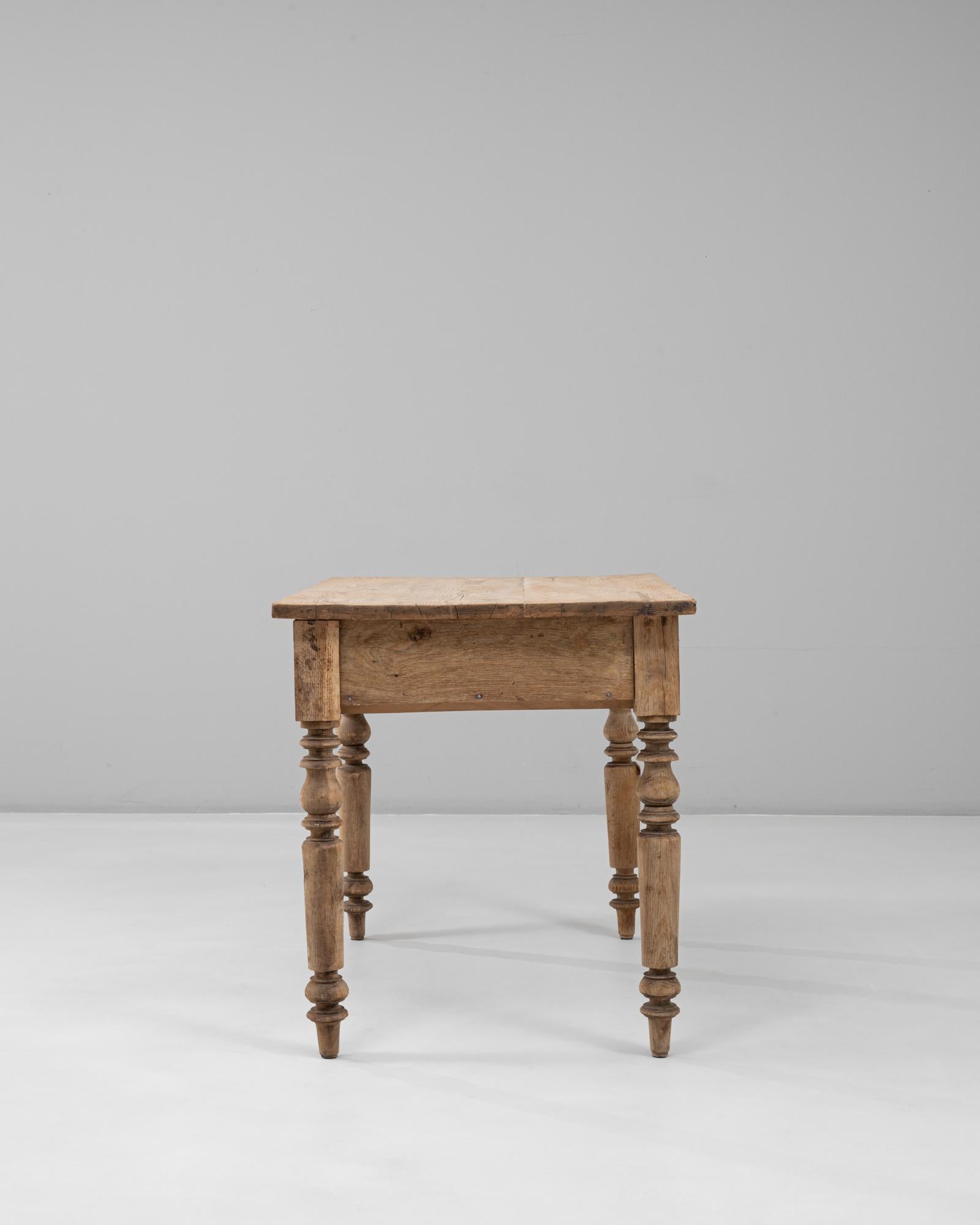 1880s French Wooden Writing Table with Turned Legs For Sale 2