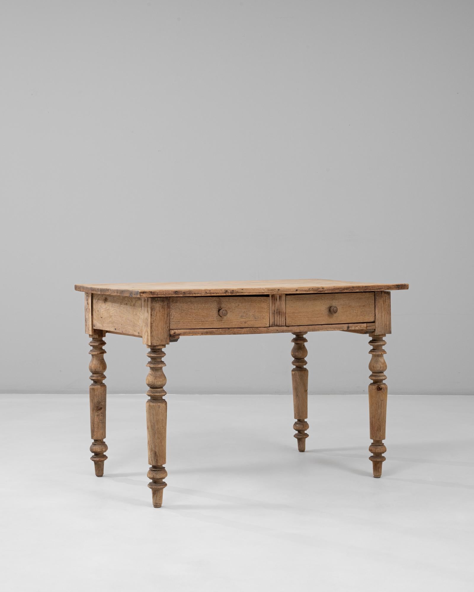 1880s French Wooden Writing Table with Turned Legs For Sale 3
