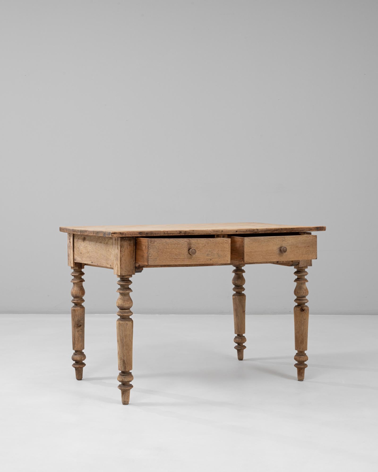 1880s French Wooden Writing Table with Turned Legs For Sale 4