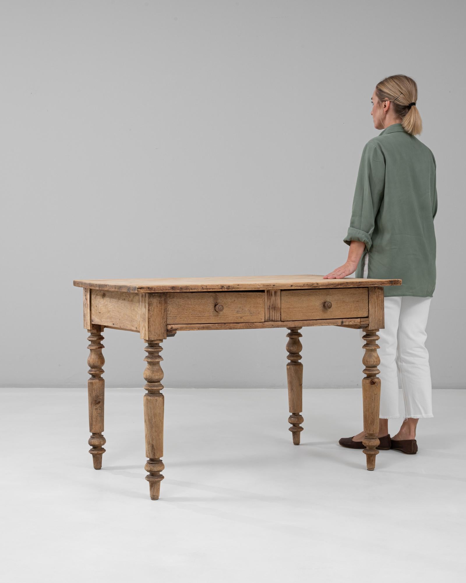 1880s French Wooden Writing Table with Turned Legs For Sale 5