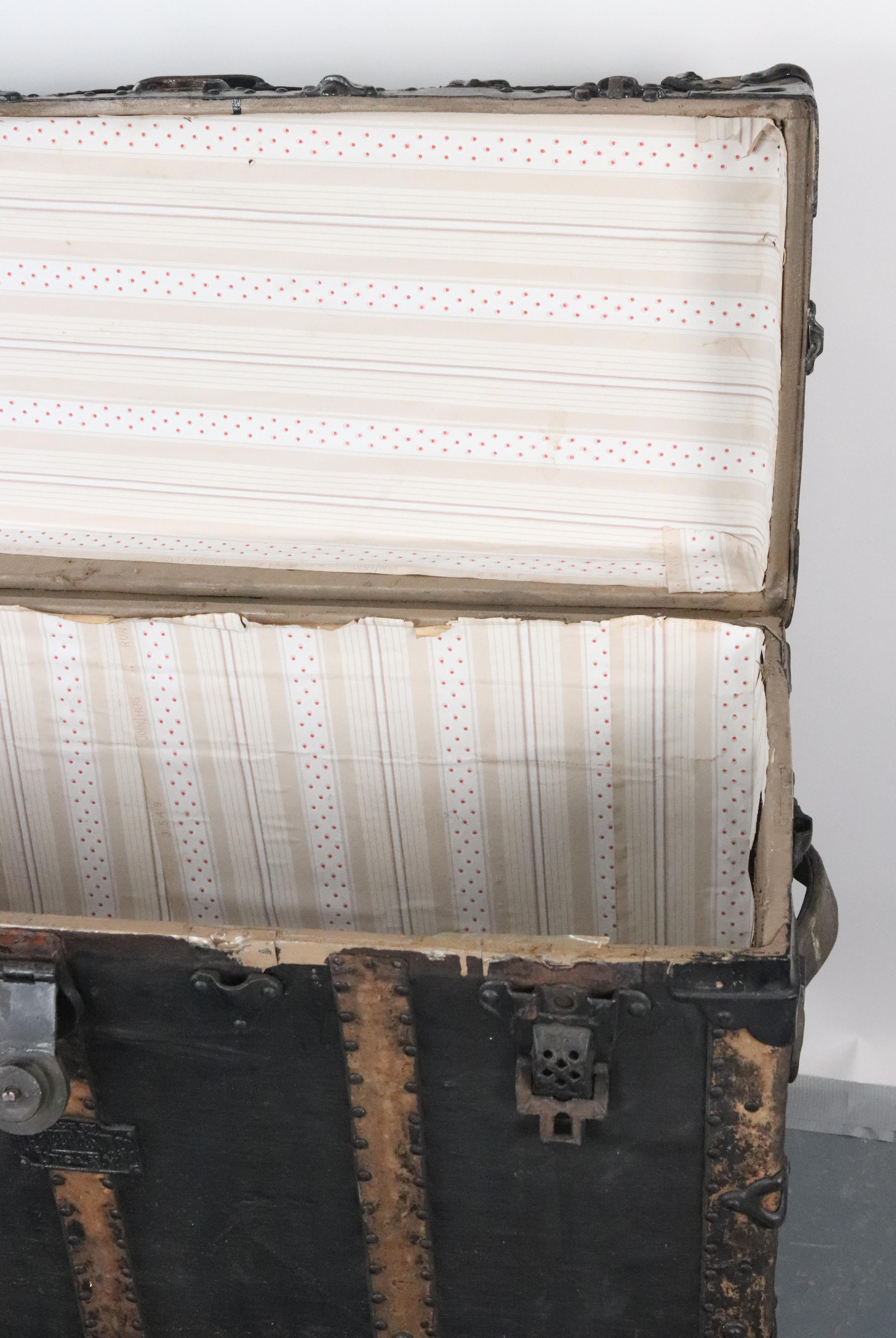 1880 H. A. C. Faber & Son's Co. Baule da viaggio con ruote in vendita 3