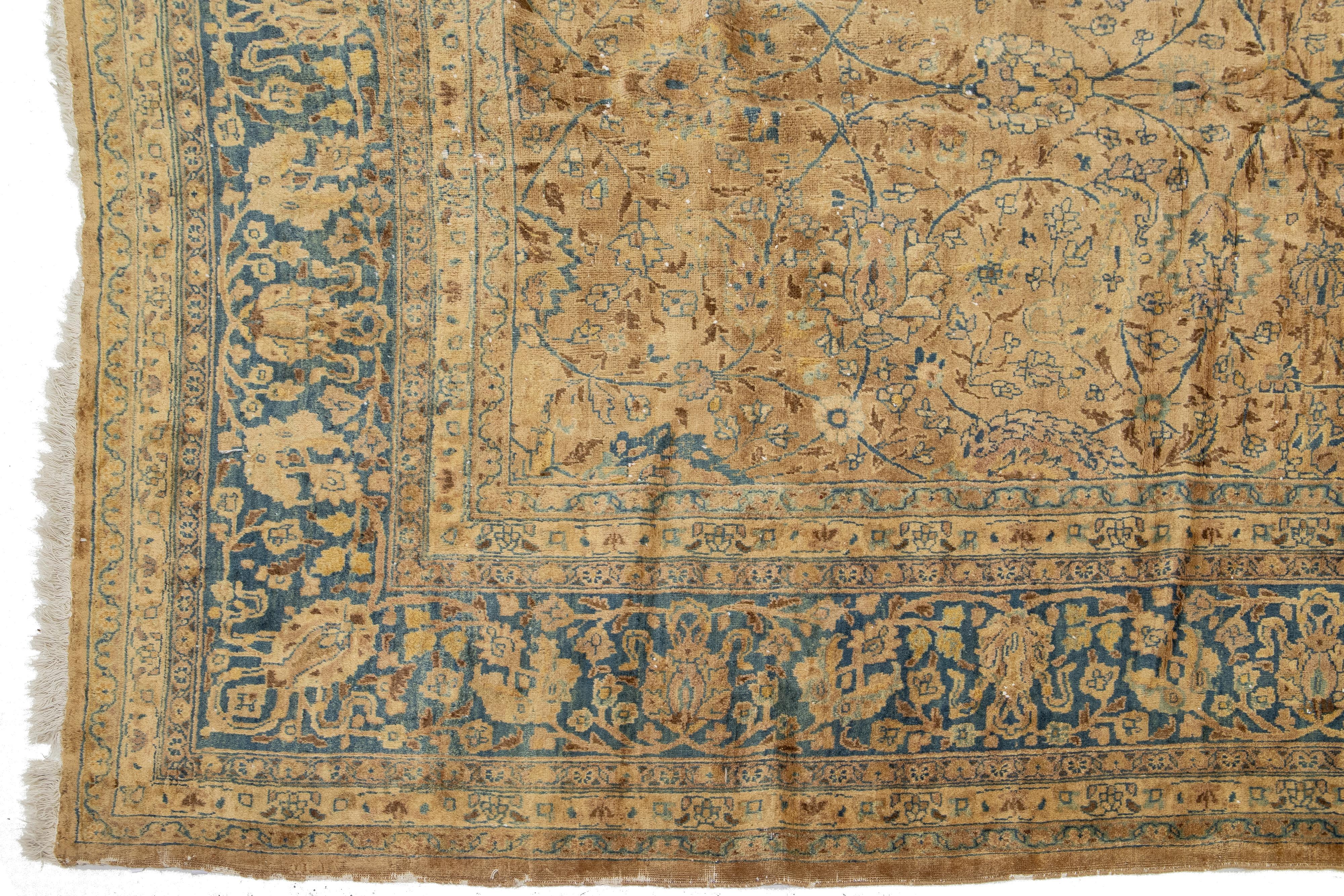 1880er Jahre Handgefertigt Allover Floral Antiker Persischer Mashad Wollteppich In Hellbraun im Angebot 1