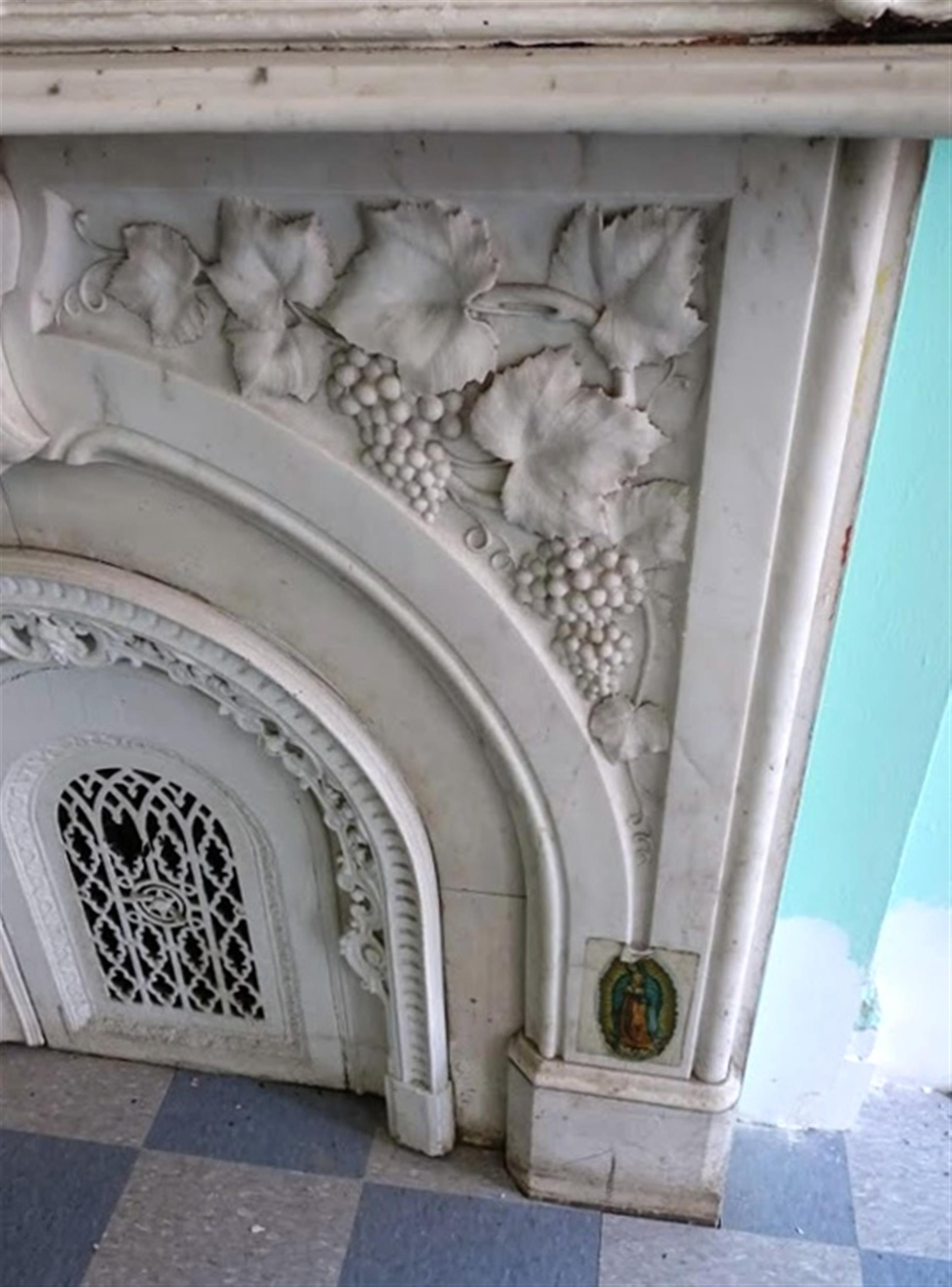 Late 19th Century 1880s Highly Hand Carved White Carrara Marble Mantel with Grape and Vine Details