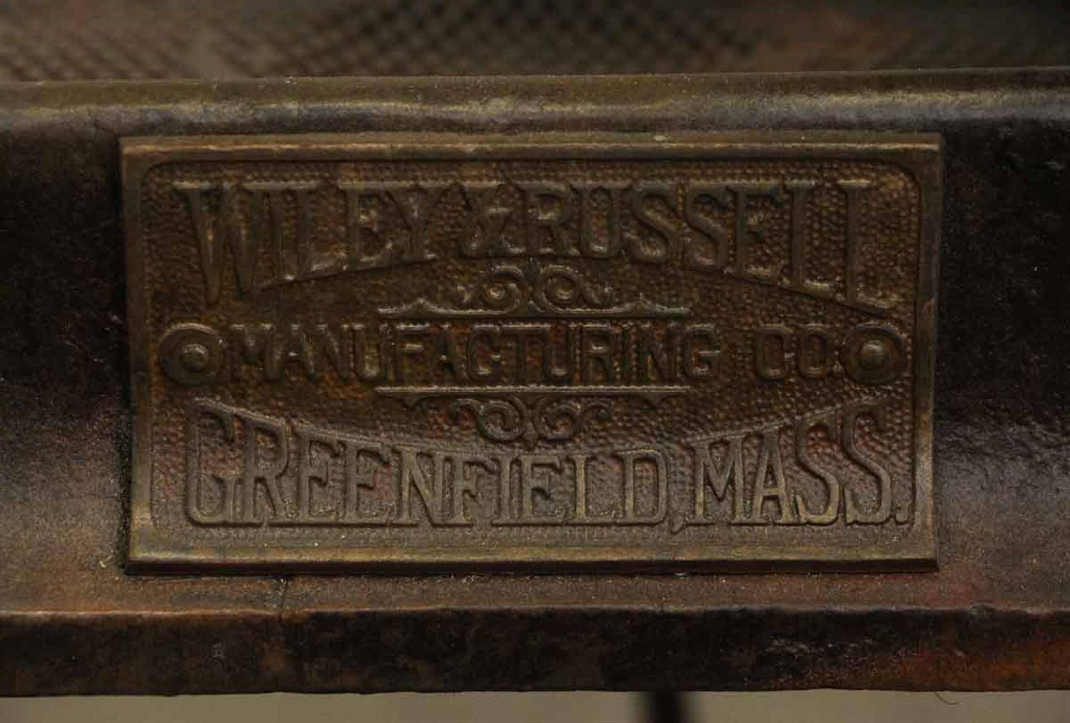 Moulage tour industriel des années 1880 sur pieds de table en fonte