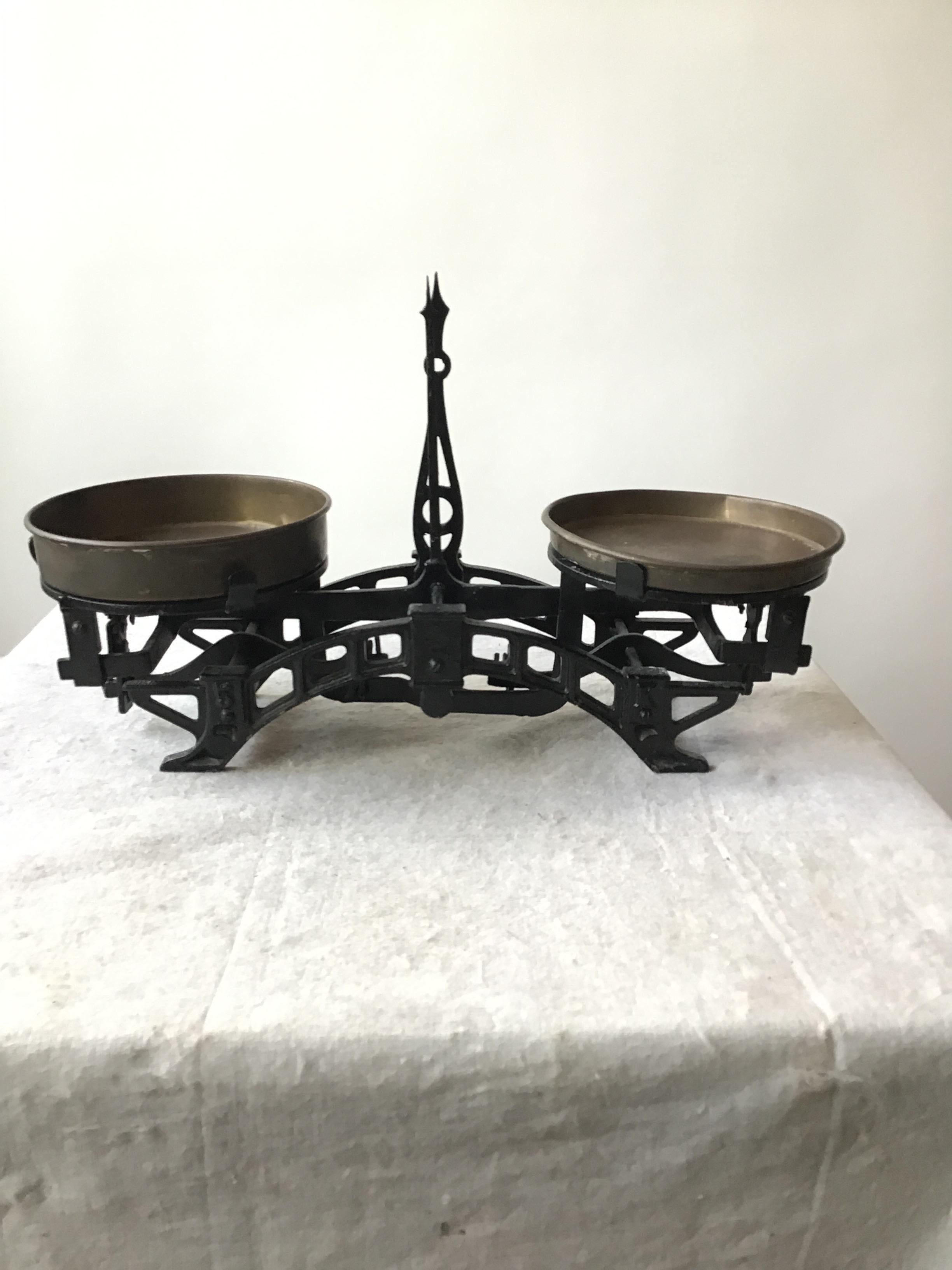 1880s Iron And Brass Balancing Scale In Good Condition For Sale In Tarrytown, NY