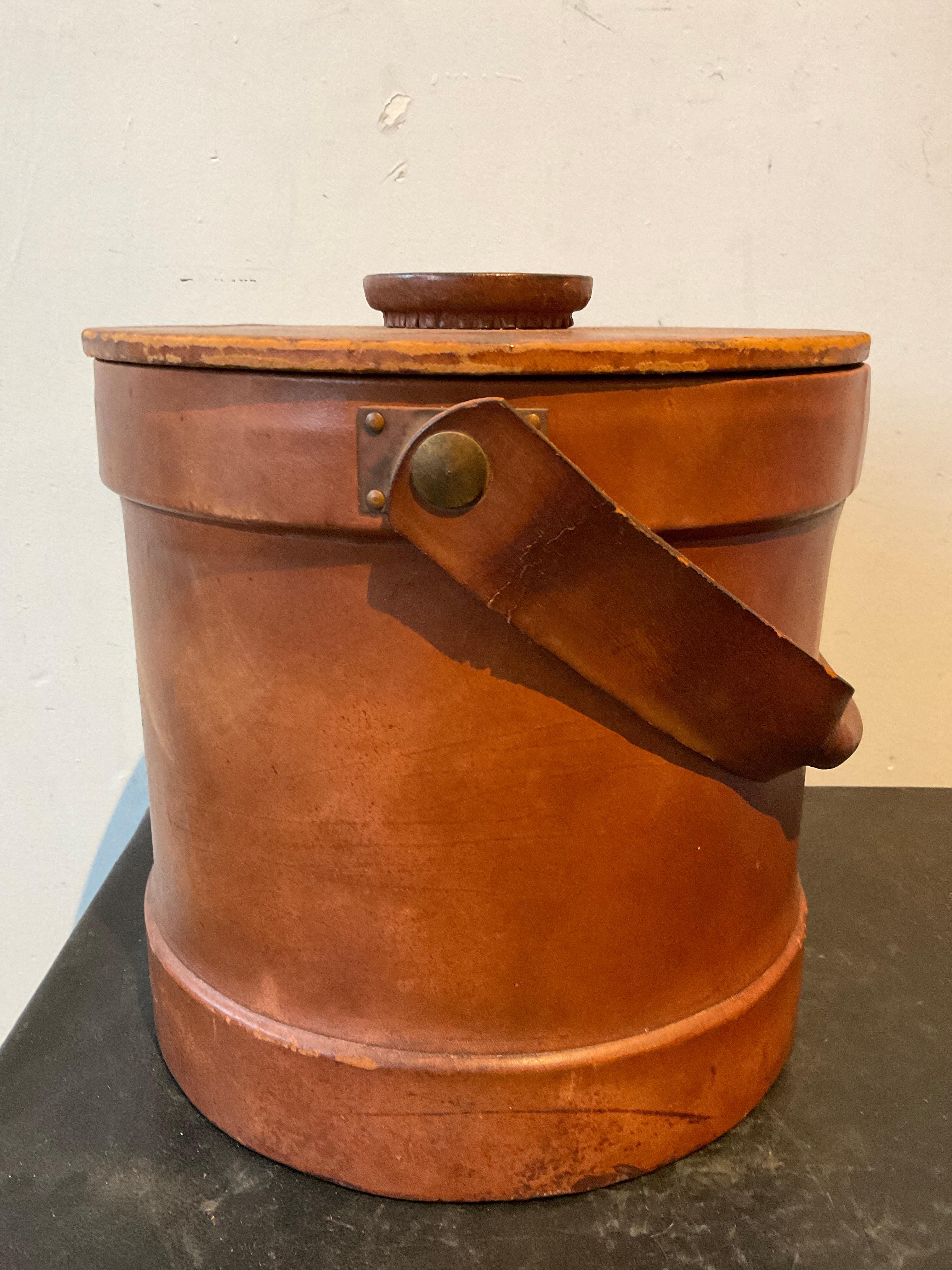 1880s Leather English Army Artillery Shell Converted into An Ice Bucket For Sale 2