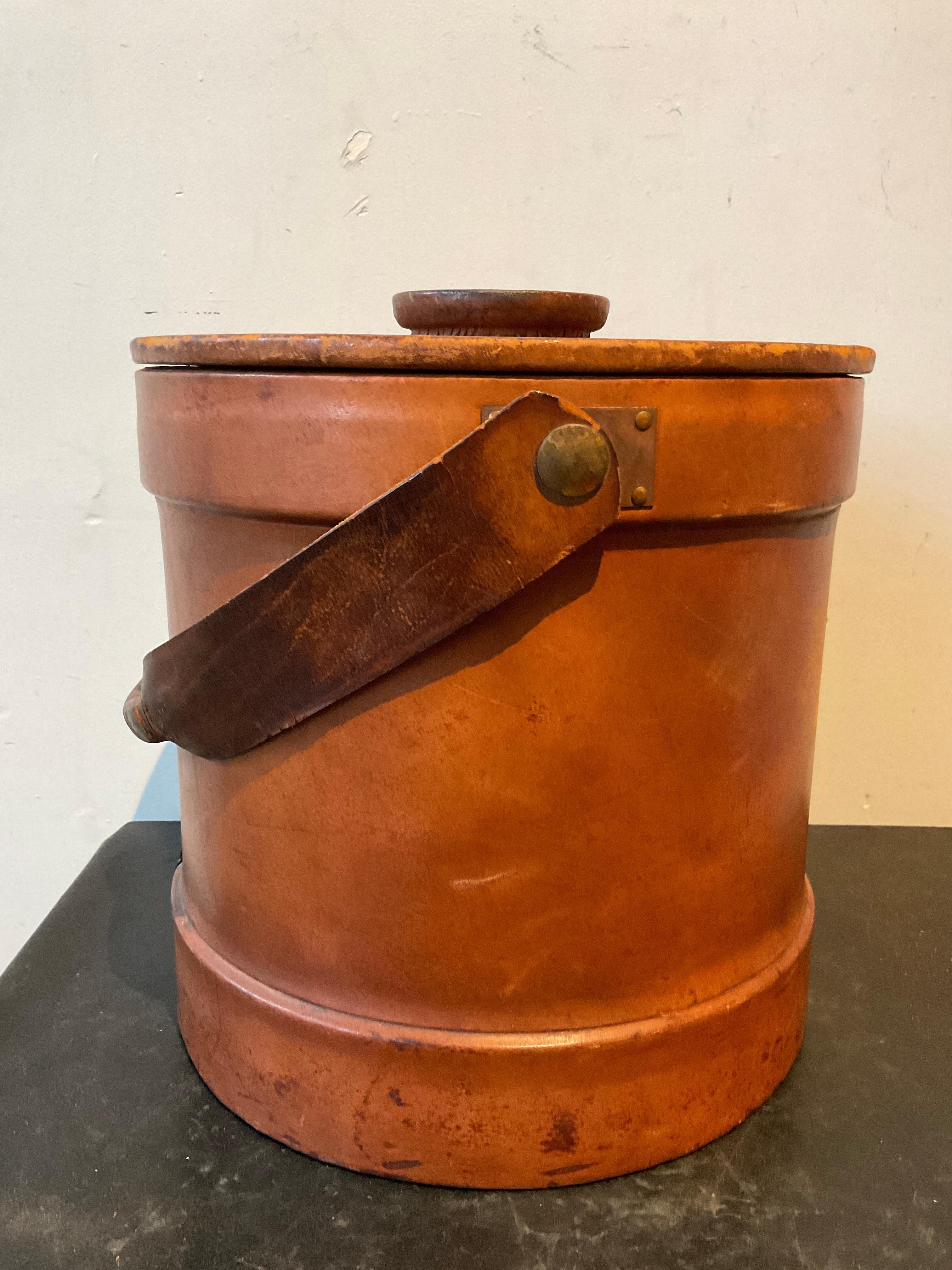 1880s Leather English Army Artillery Shell Converted into An Ice Bucket For Sale 4