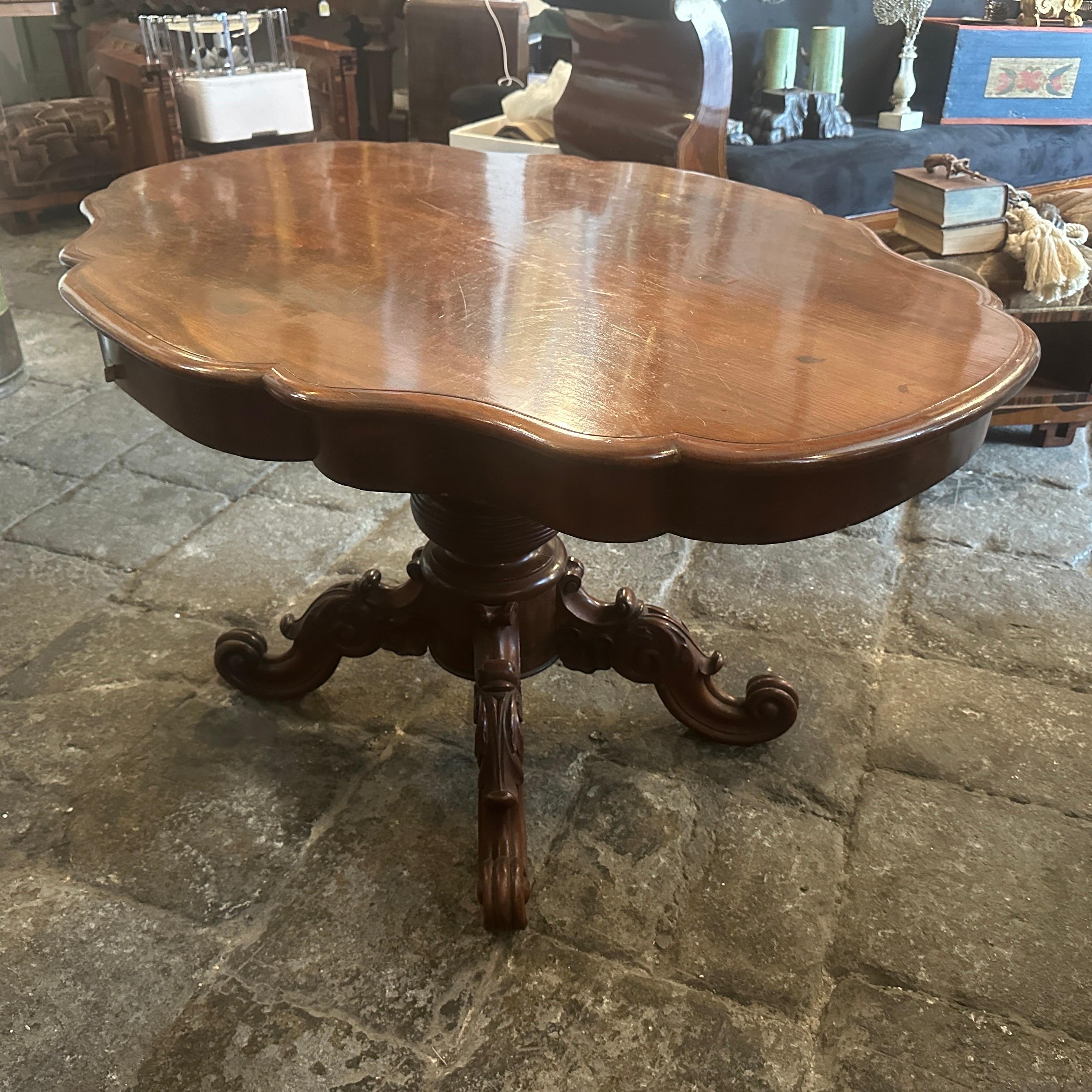 1880s Louis Philippe Mahogany Feather Turtle Shell Shaped Sicilian Side Table For Sale 2