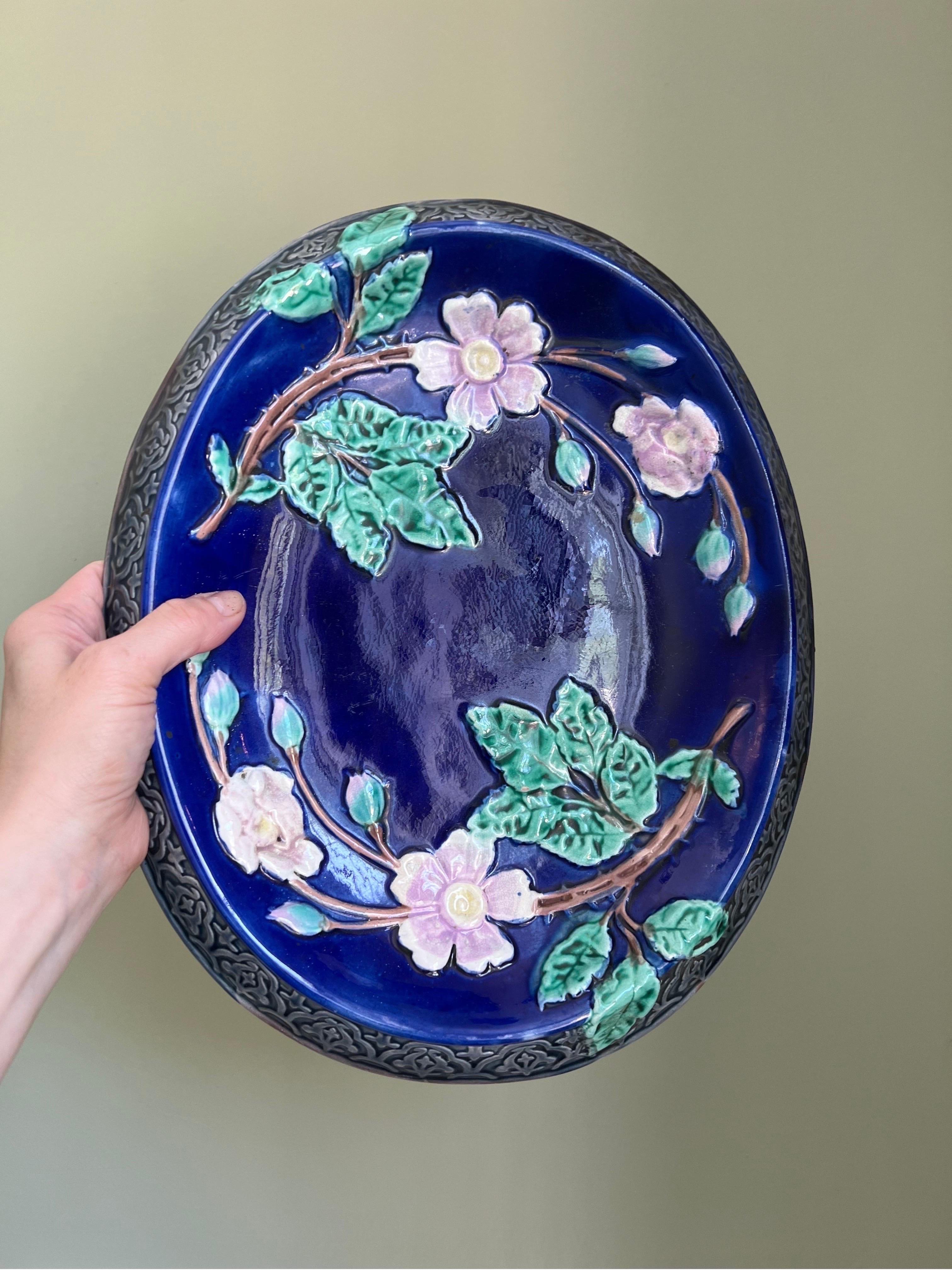 1880s Majolica Cobalt Blue Wild Rose Bread Bowl with Collector's Book In Good Condition In Brooklyn, NY