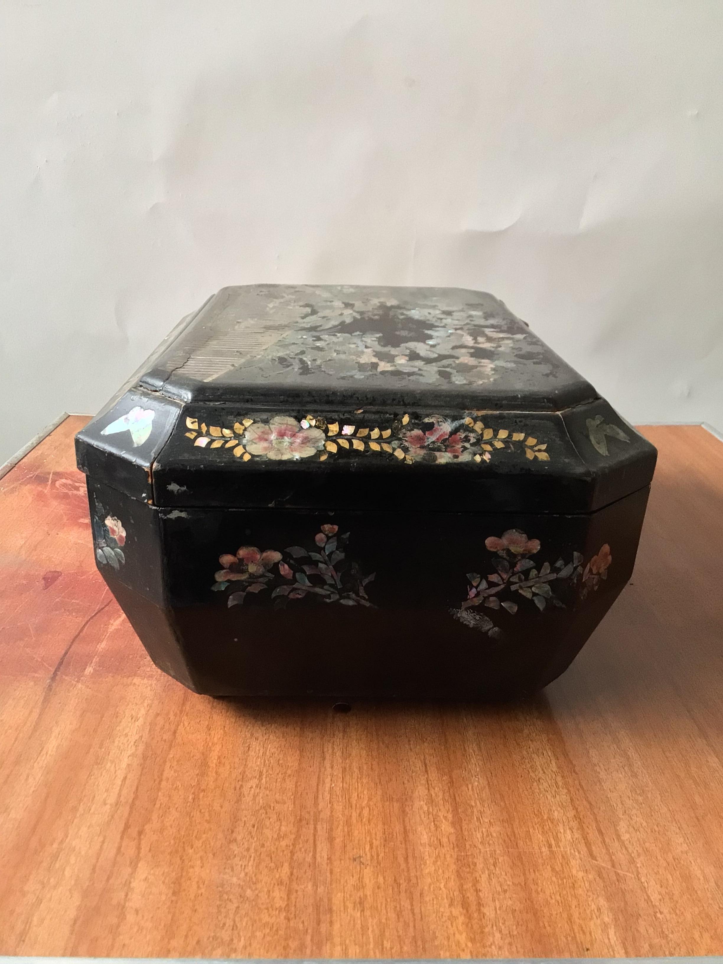 1880s Mother of Pearl Hand Painted Box In Fair Condition For Sale In Tarrytown, NY