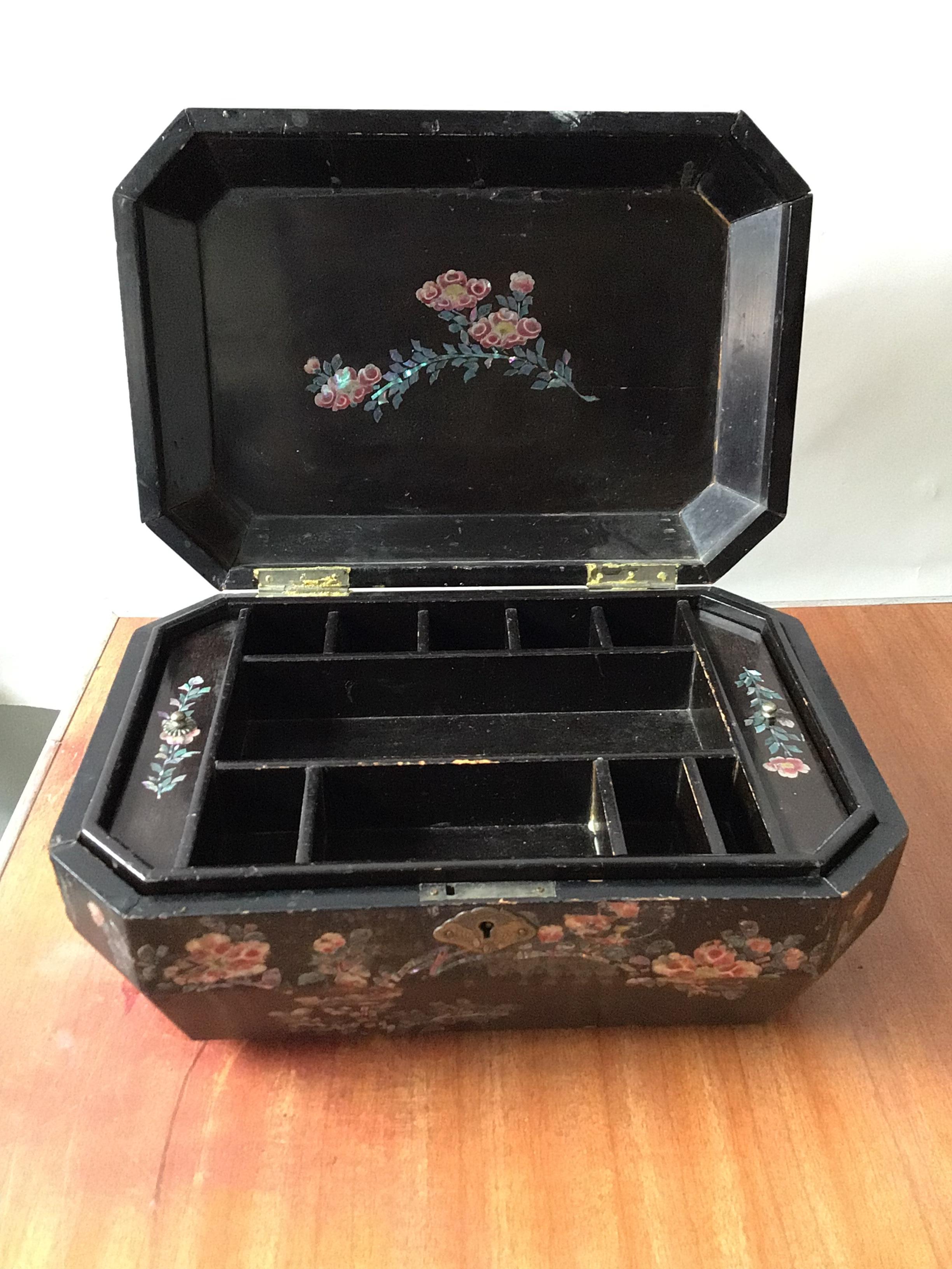 1880s Mother of Pearl Hand Painted Box For Sale 1