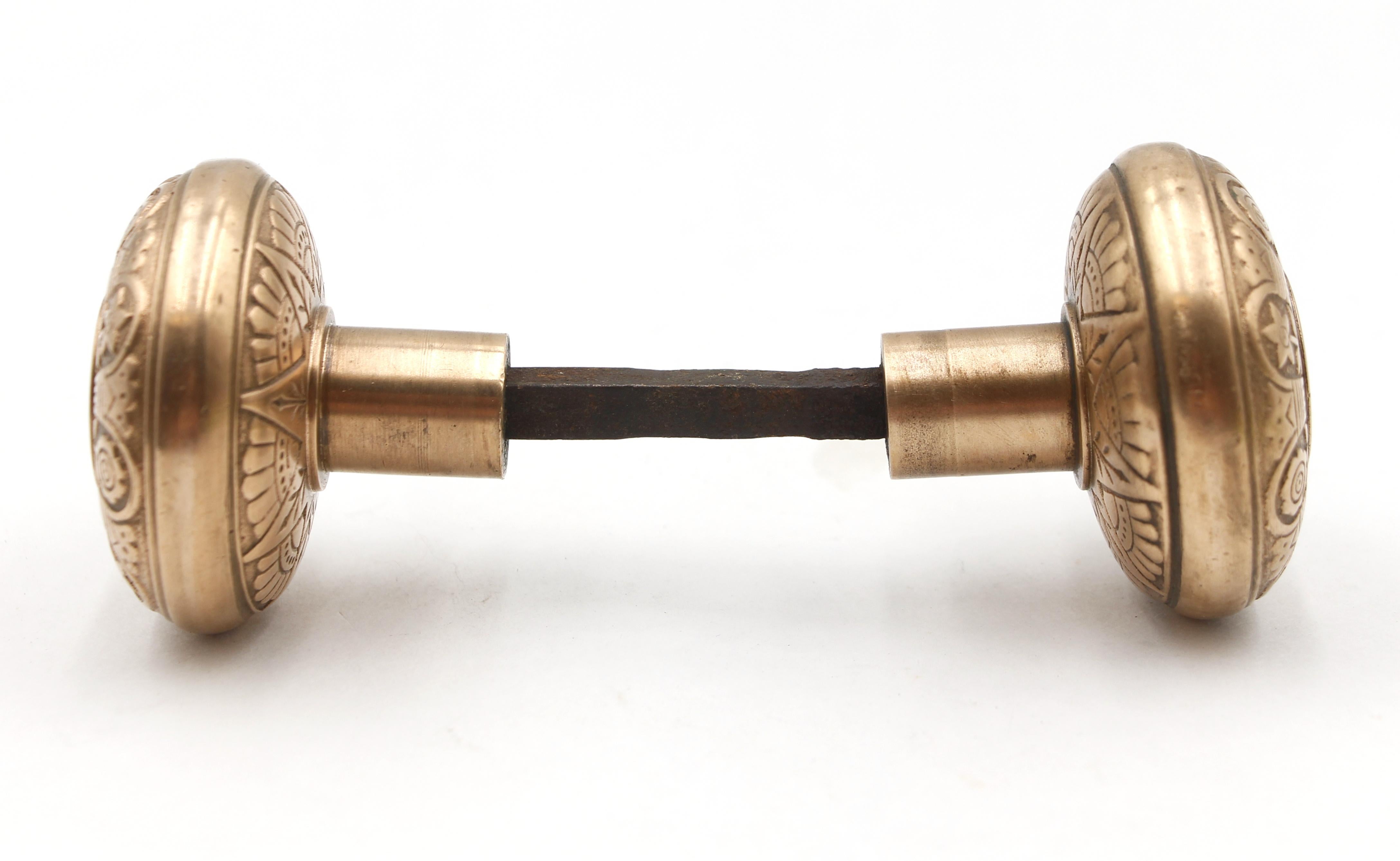 1880er Jahre Nashua Vernacular Messing Durchgang Türknopf Set im Zustand „Gut“ im Angebot in New York, NY