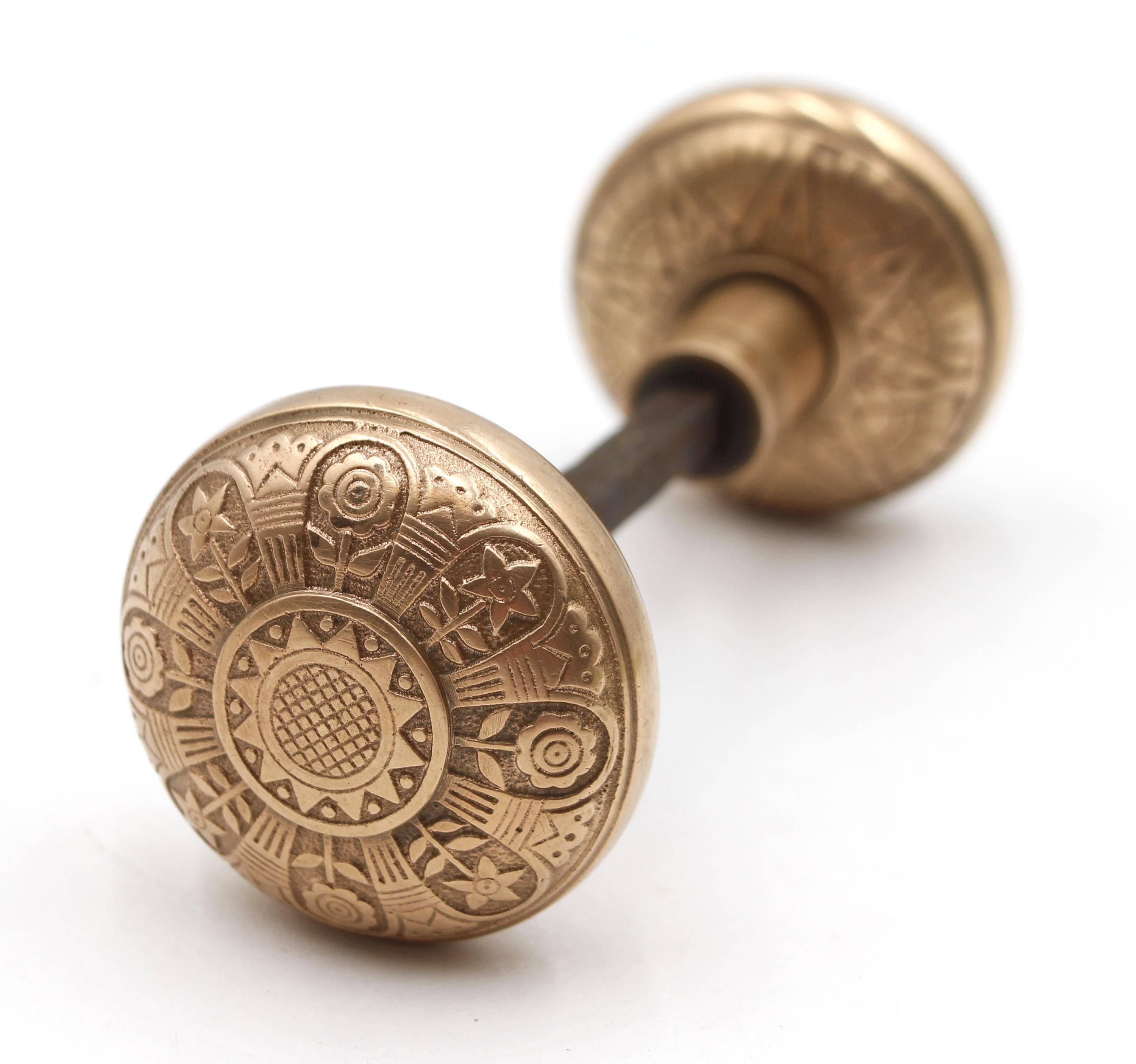 1880er Jahre Nashua Vernacular Messing Durchgang Türknopf Set (Spätes 19. Jahrhundert) im Angebot