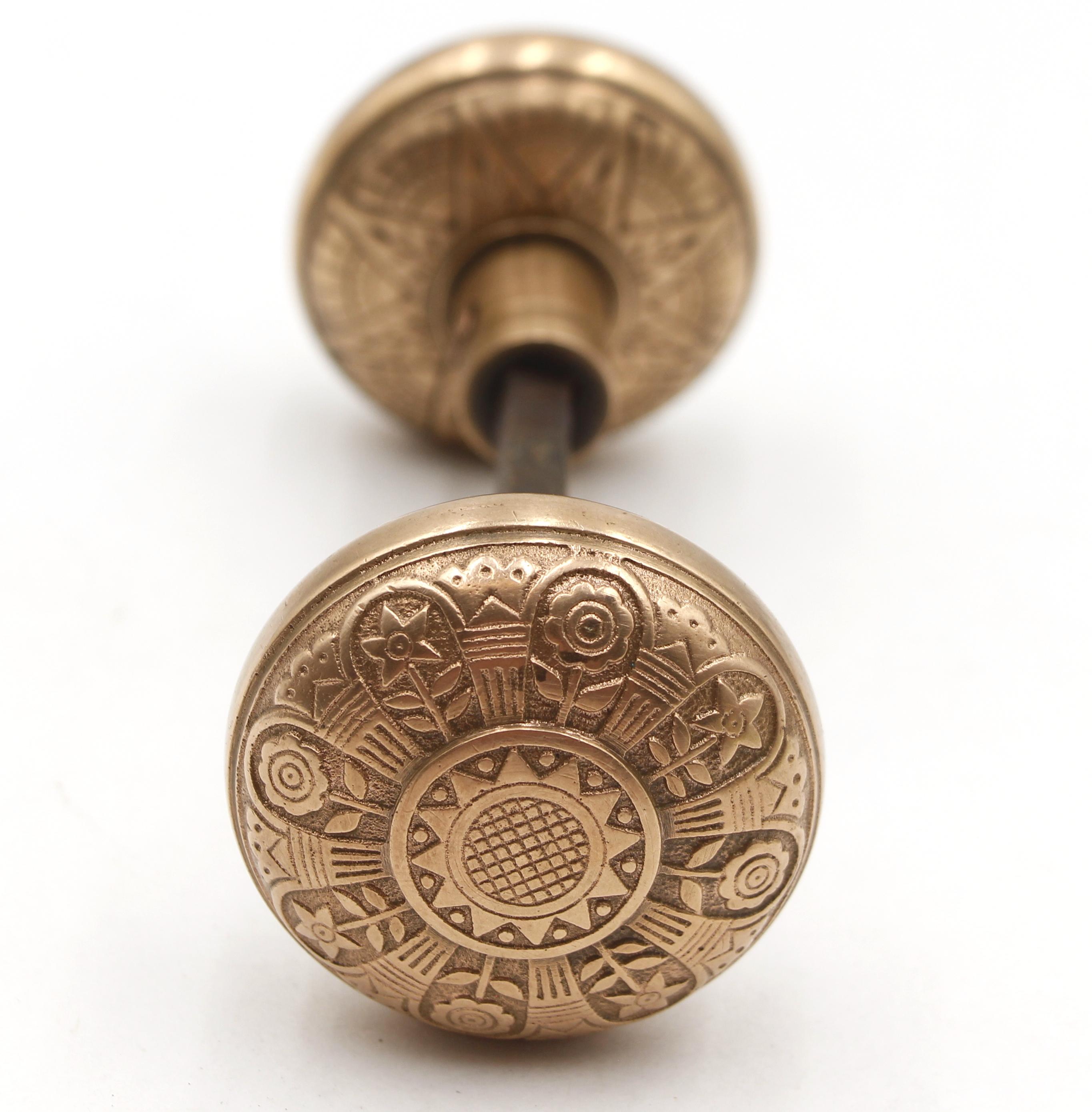 1880er Jahre Nashua Vernacular Messing Durchgang Türknopf Set im Angebot 1