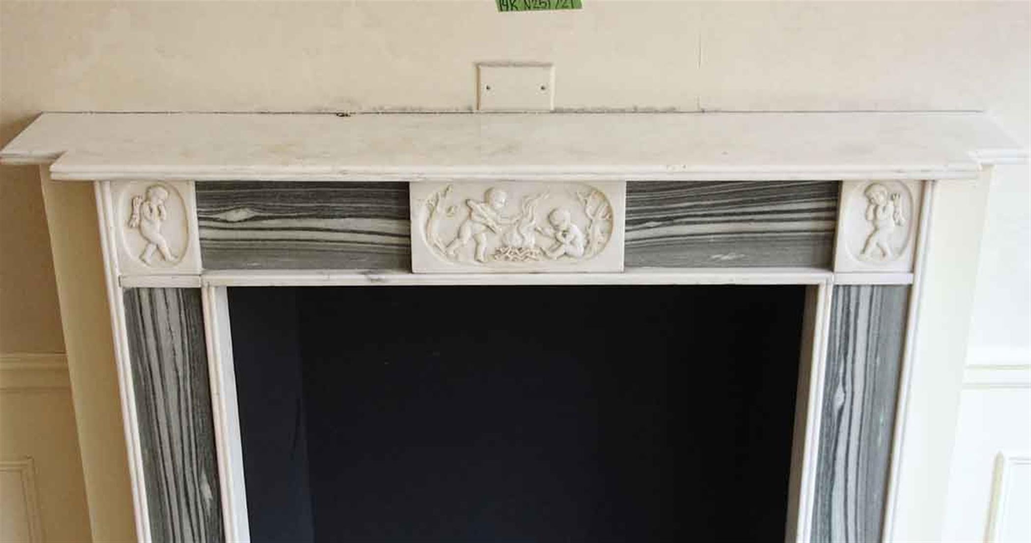 Green White Marble Mantel Waldorf Astoria Hotel English Regency In Good Condition For Sale In New York, NY