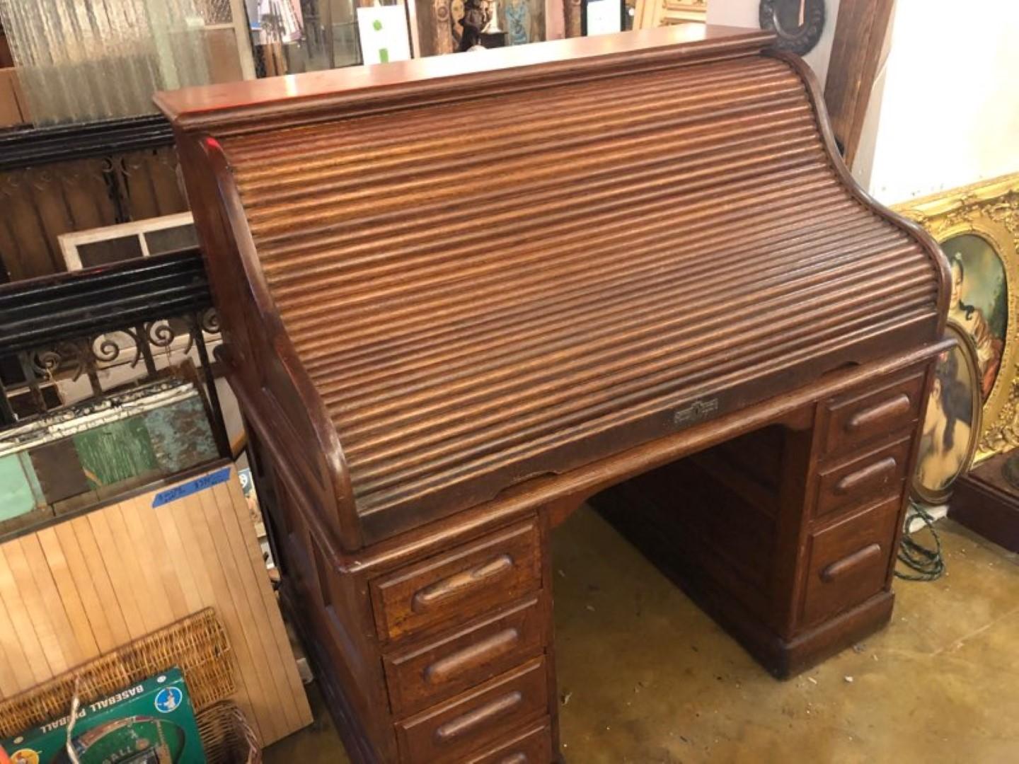 1880s Oak Roll Top Desk with Seven Drawers and Neat Cubbyhole Storage 3