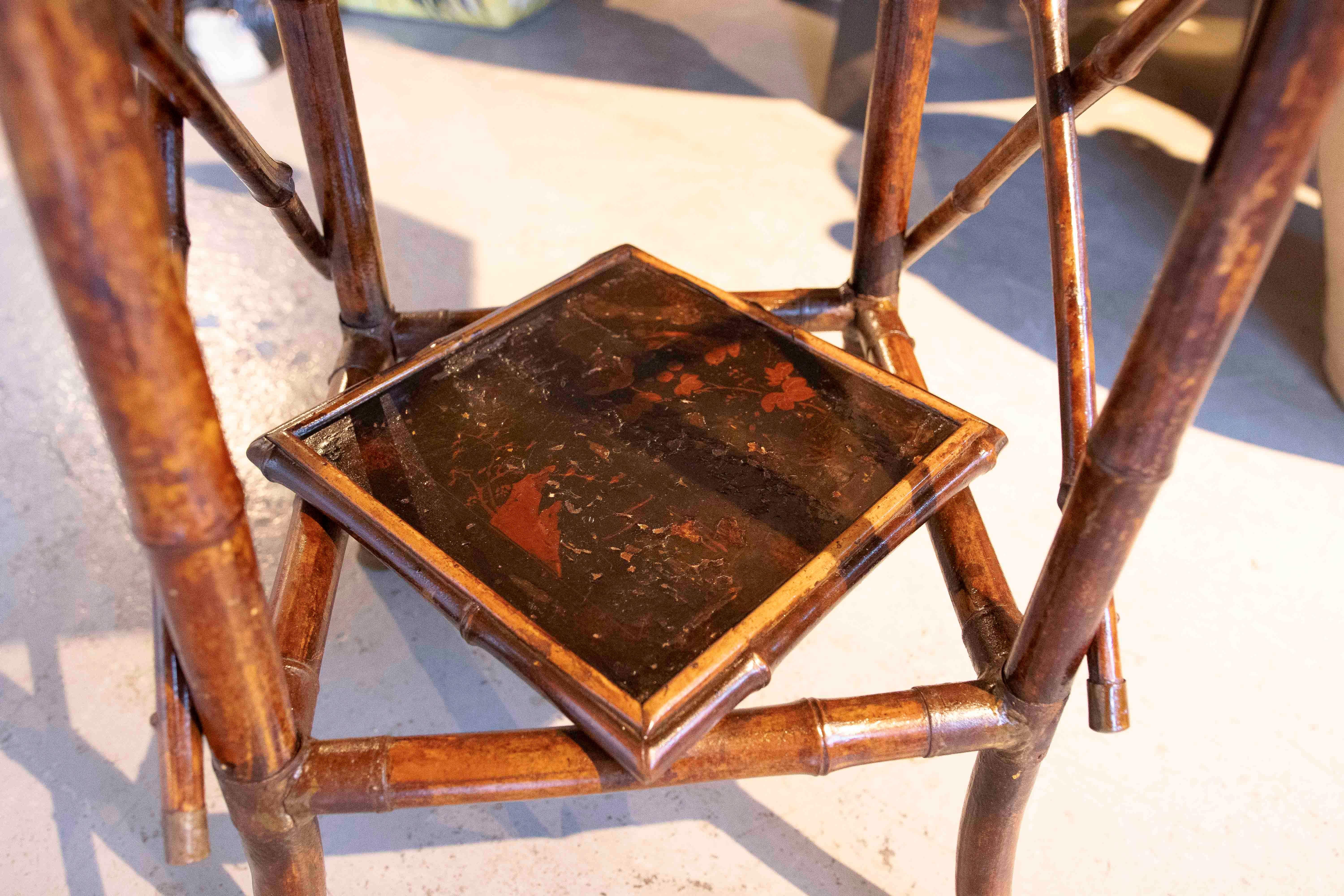 Tavolino ottagonale in bambù del 1880 con intarsi in Wood e ripiano inferiore in vendita 5