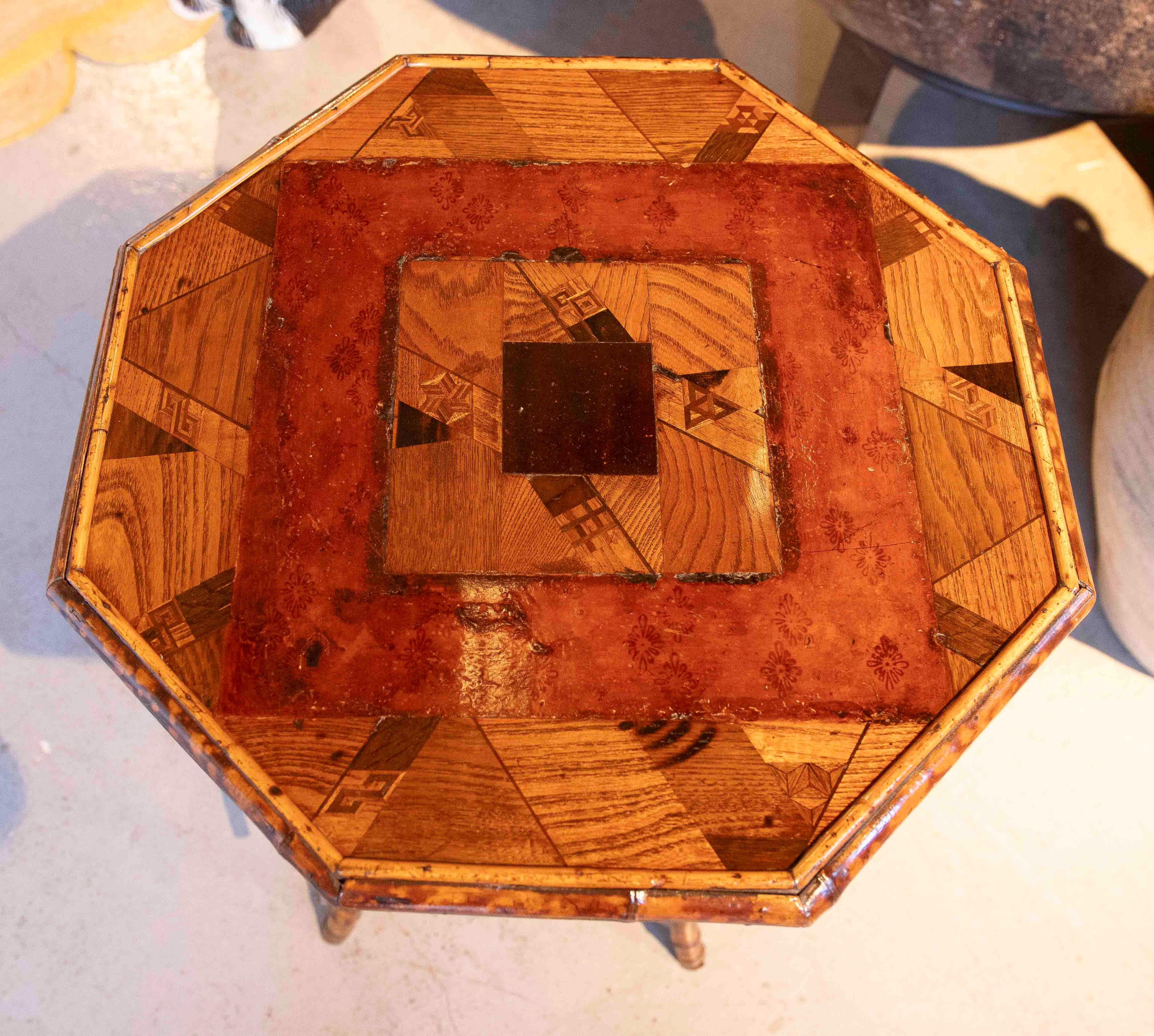 Tavolino ottagonale in bambù del 1880 con intarsi in Wood e ripiano inferiore in vendita 6