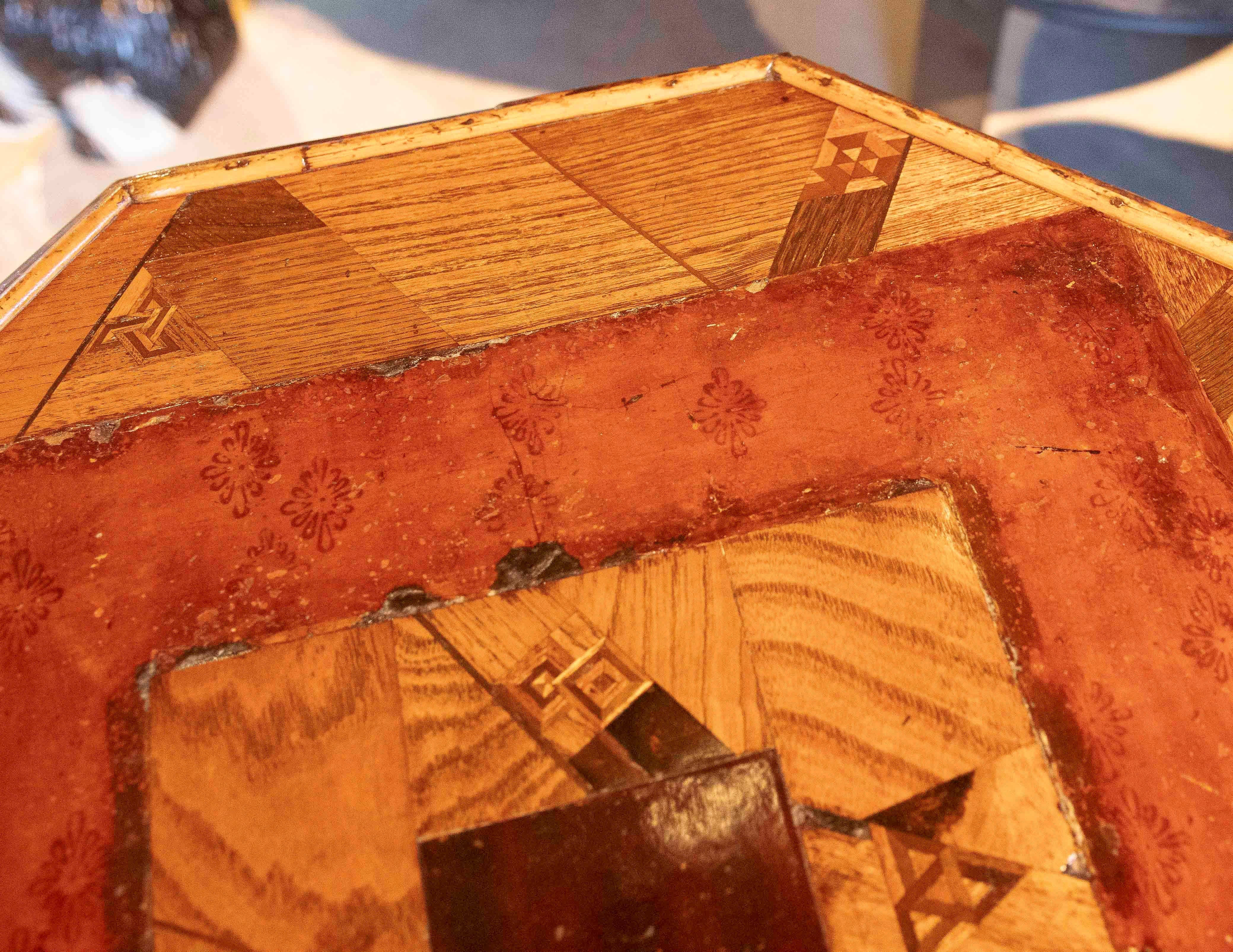 Tavolino ottagonale in bambù del 1880 con intarsi in Wood e ripiano inferiore in vendita 7