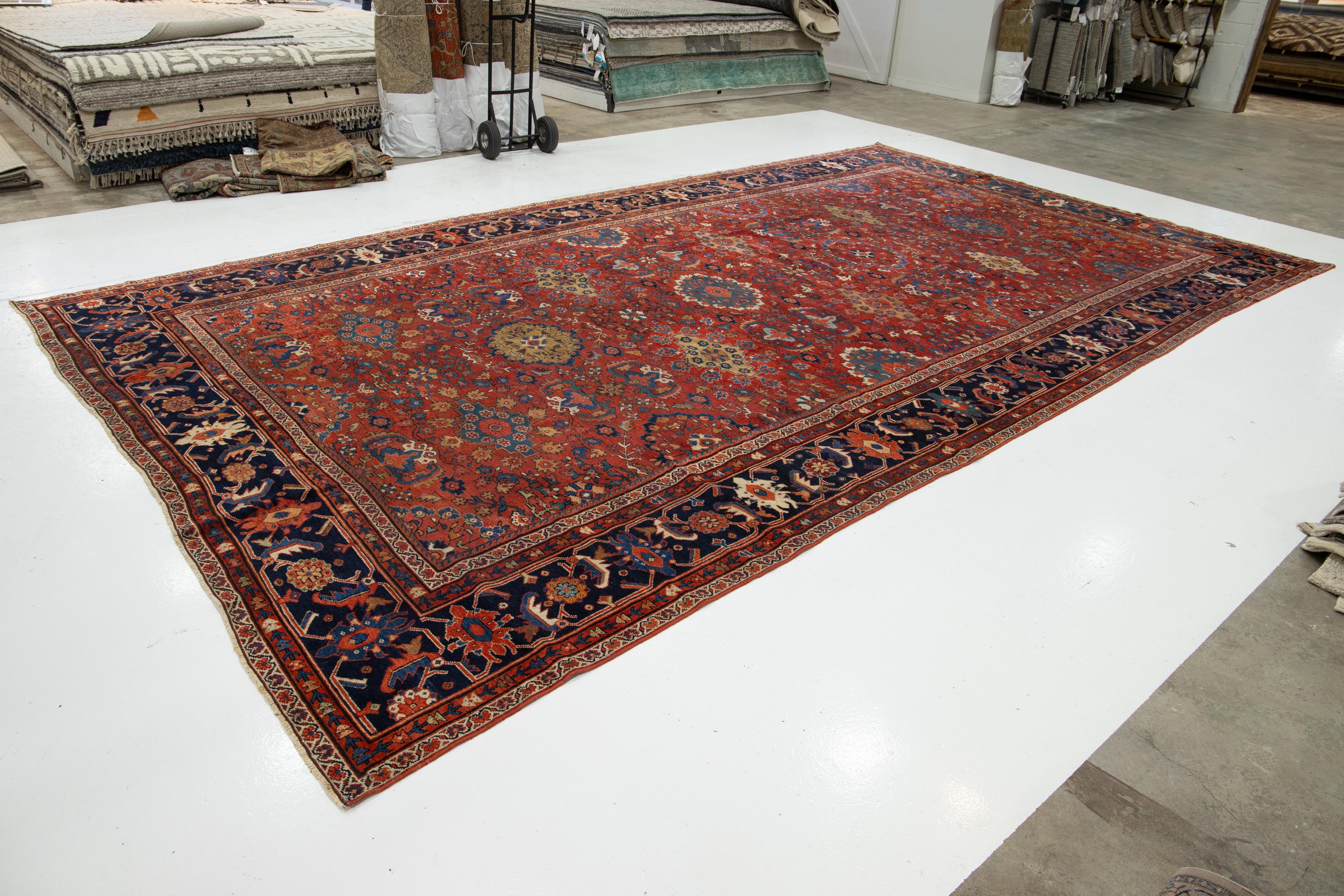 Perse Grand tapis persan Sultanabad en laine rouge à motifs floraux anciens des années 1880 en vente