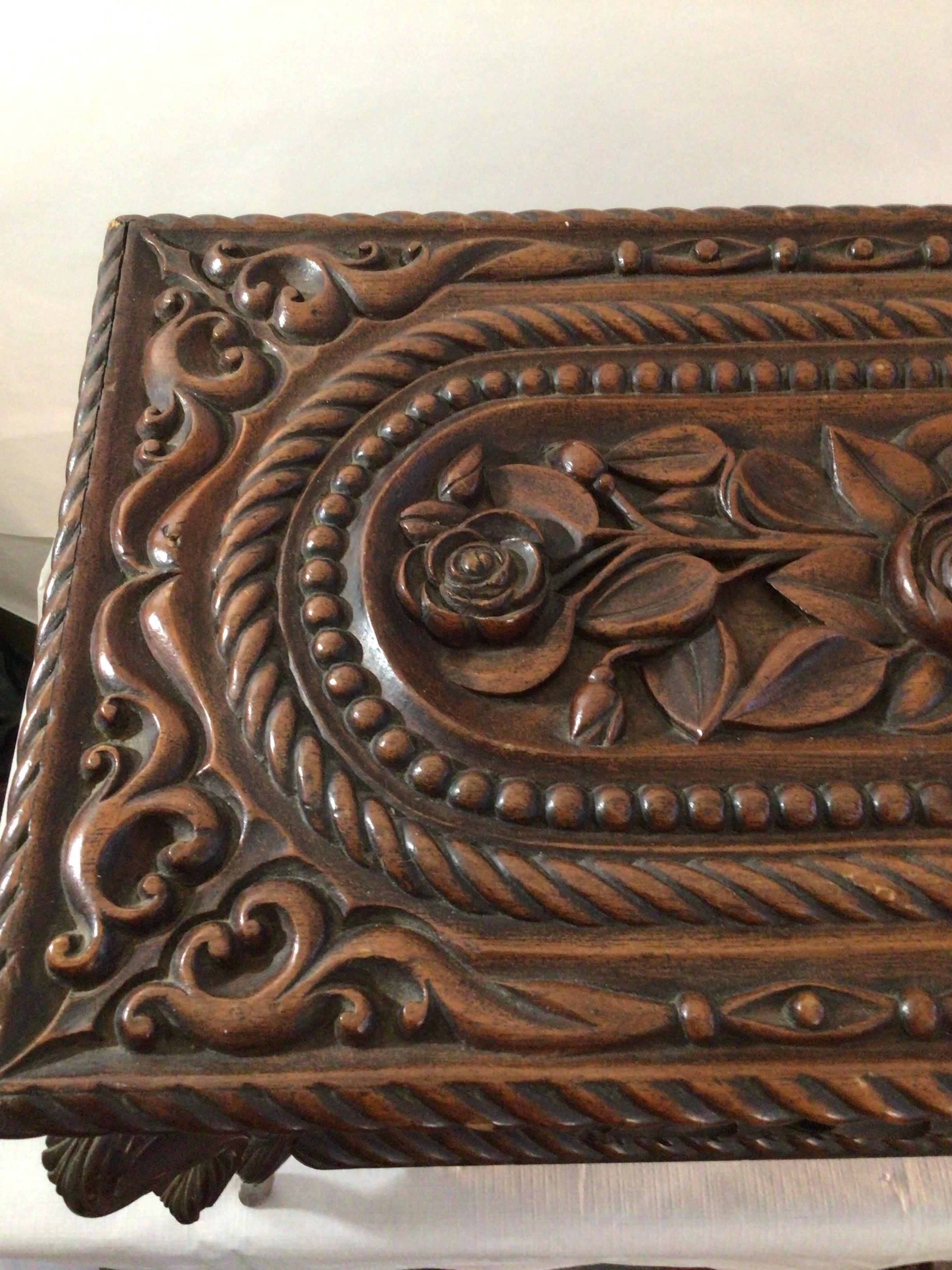 1880s Oversized Victorian Carved Wood Jewelry Box For Sale 5