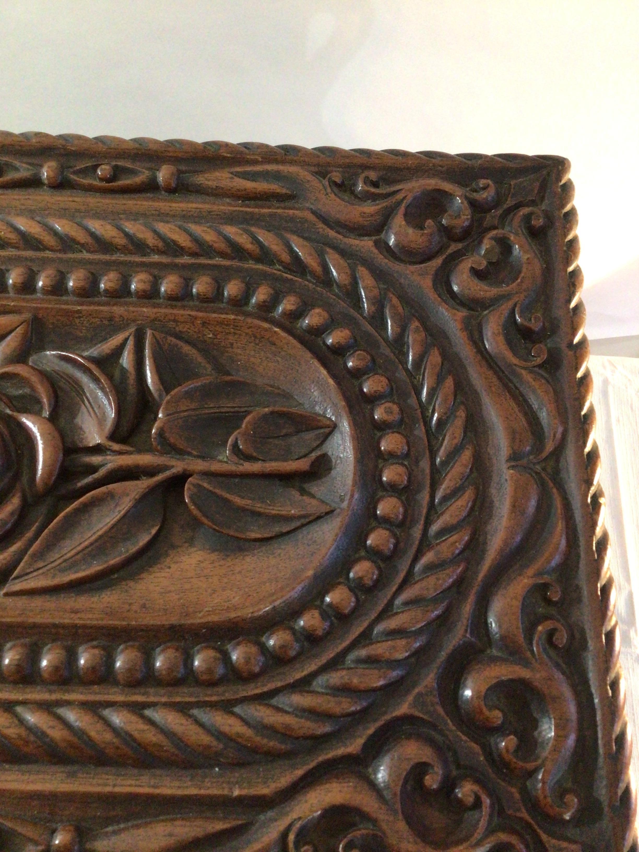 Boîte à bijoux victorienne surdimensionnée en bois sculpté des années 1880  en vente 5