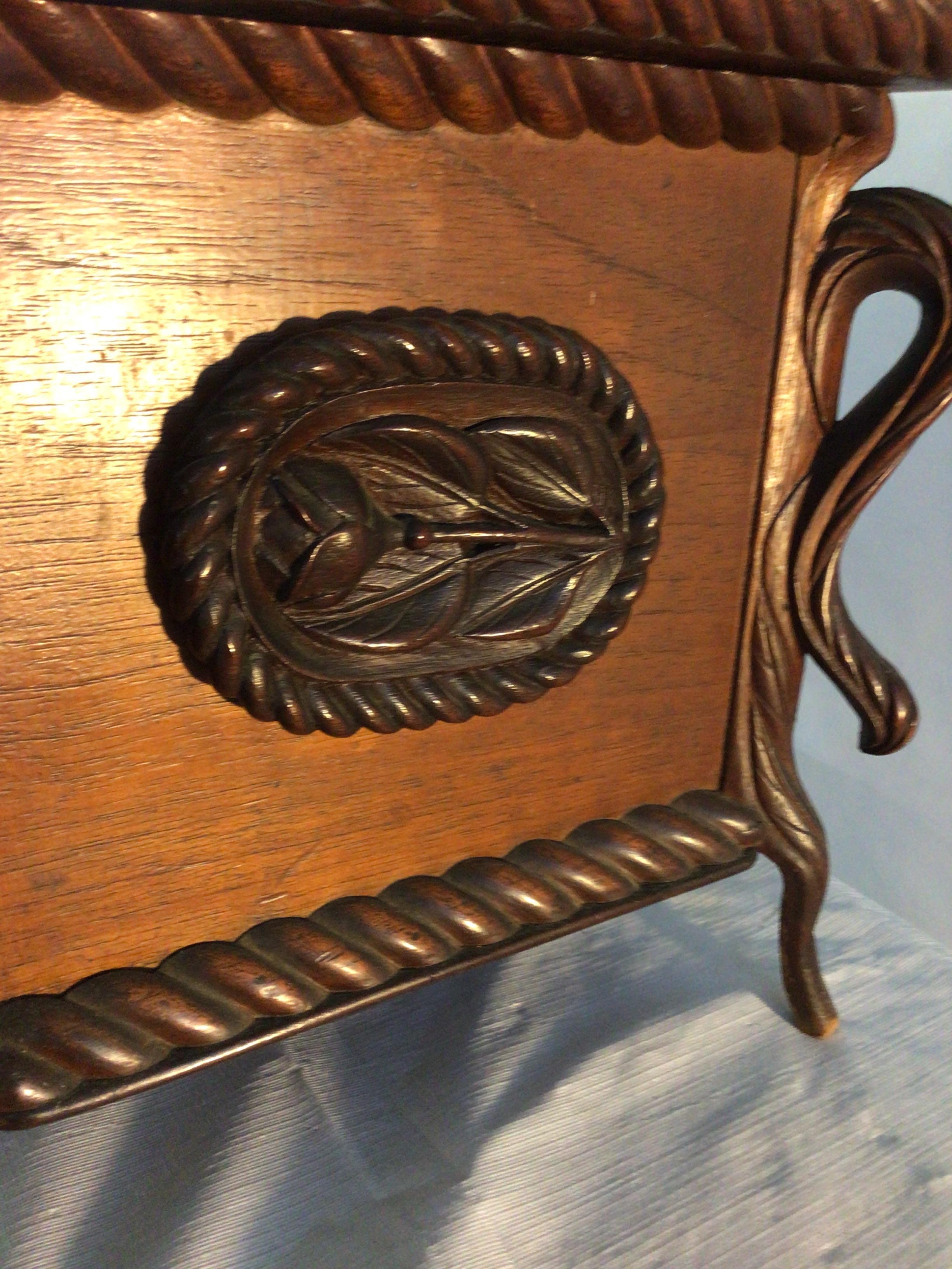 1880s Oversized Victorian Carved Wood Jewelry Box For Sale 3