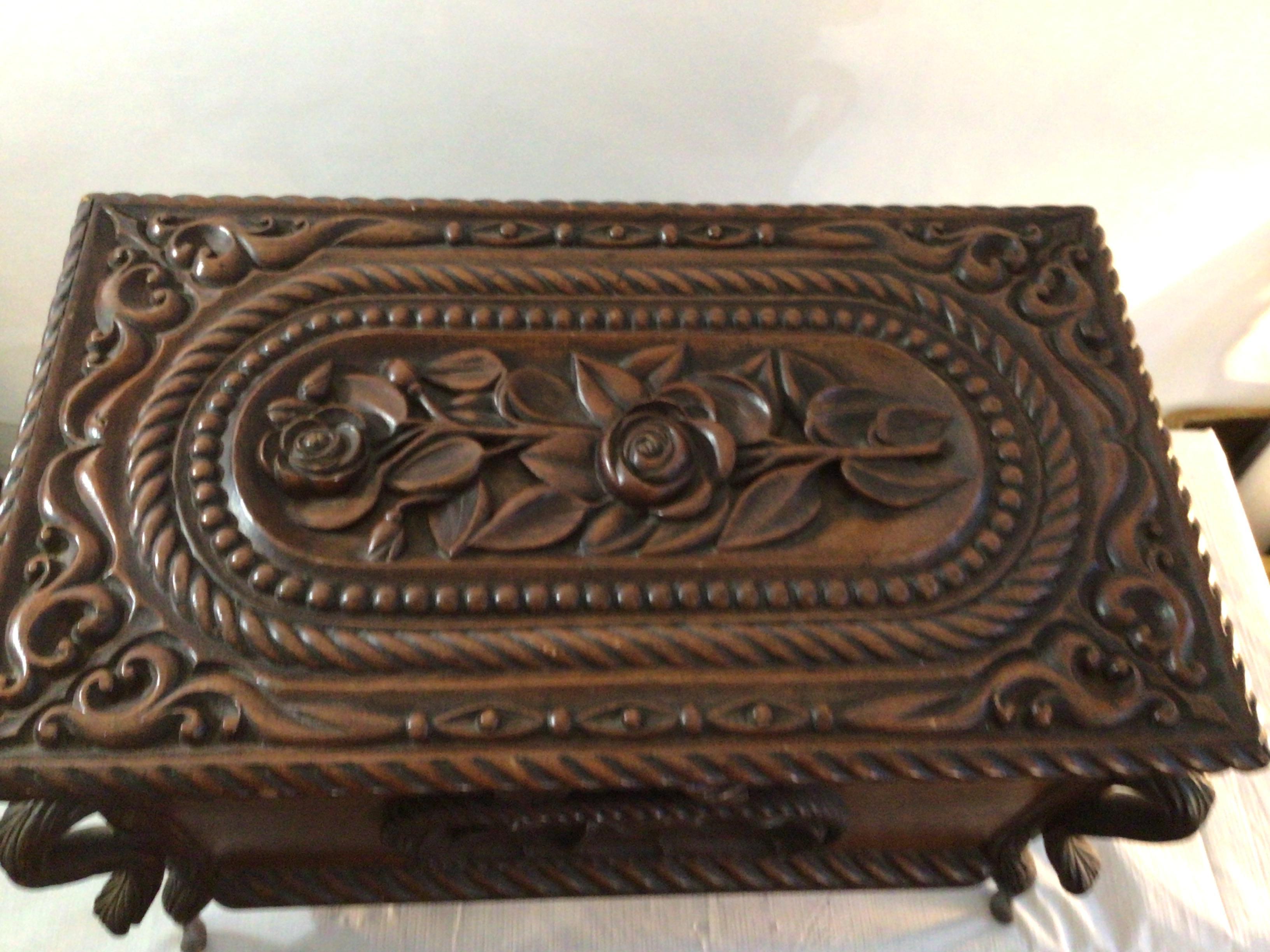 1880s Oversized Victorian Carved Wood Jewelry Box For Sale 4