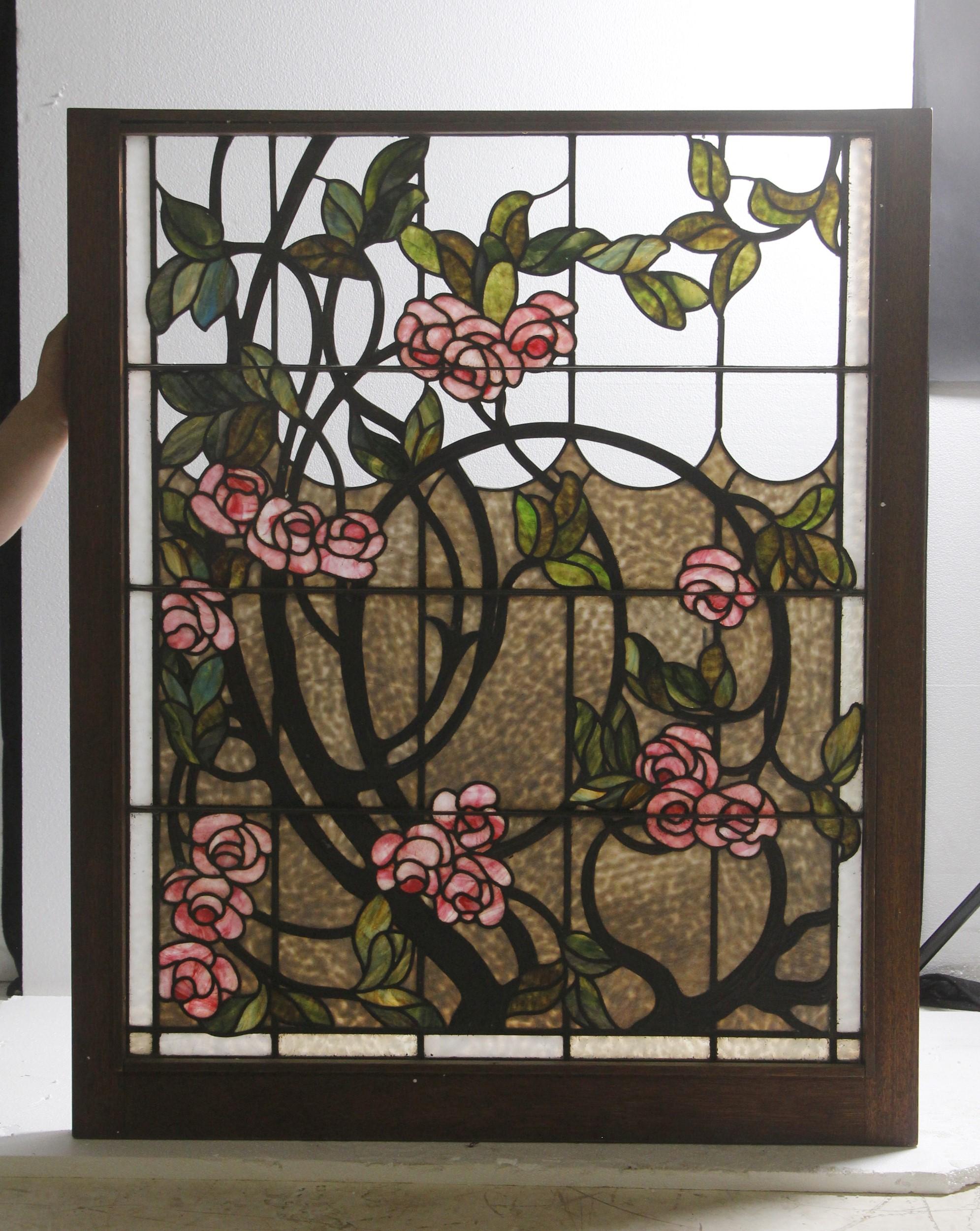 1880s Pair Floral Water Lilies Stained Glass Windows Set from a Kentucky Mansion In Good Condition In New York, NY