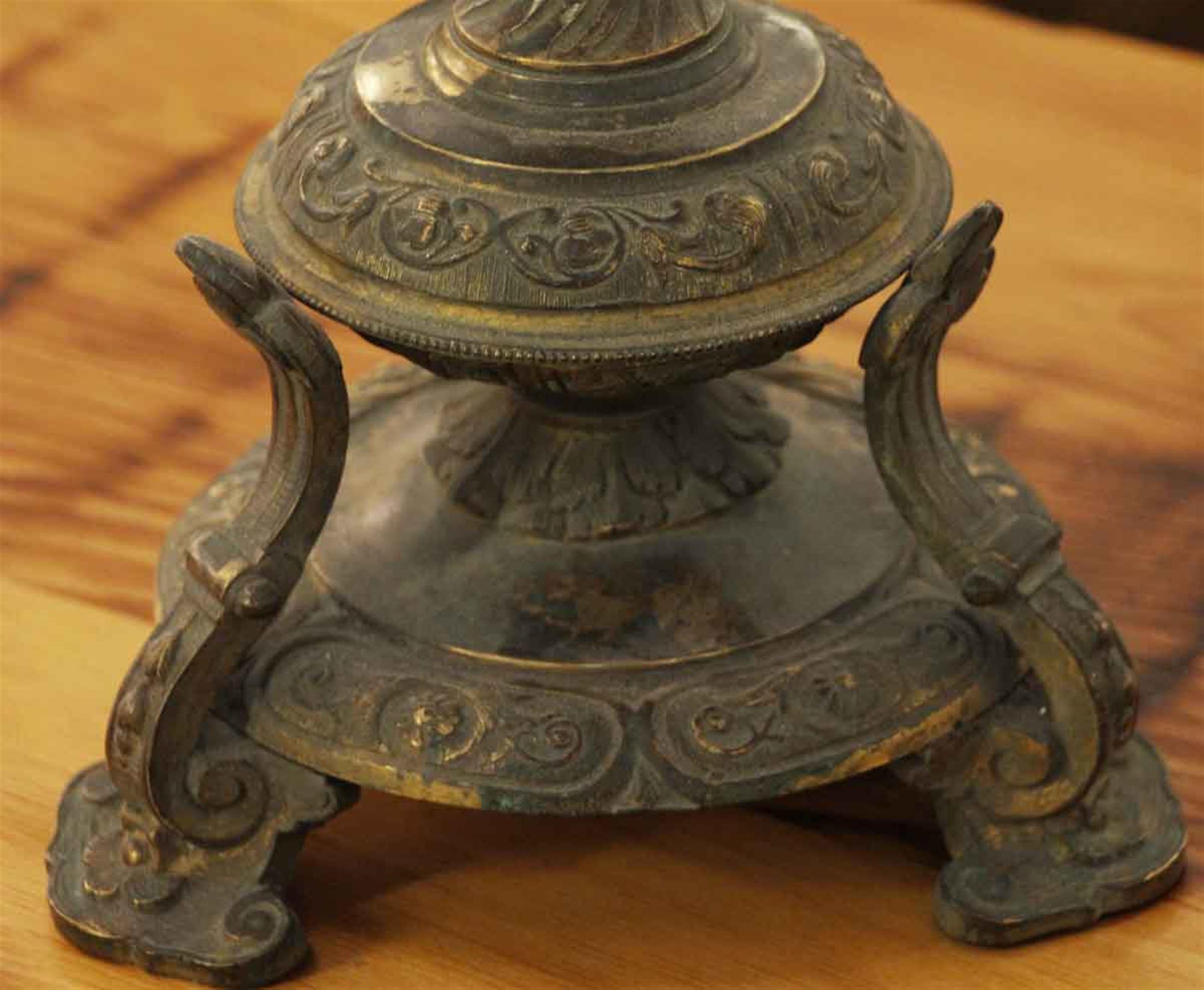 1880s Par de candelabros de bronce macizo de 6 brazos con detalles de pájaros garza 2
