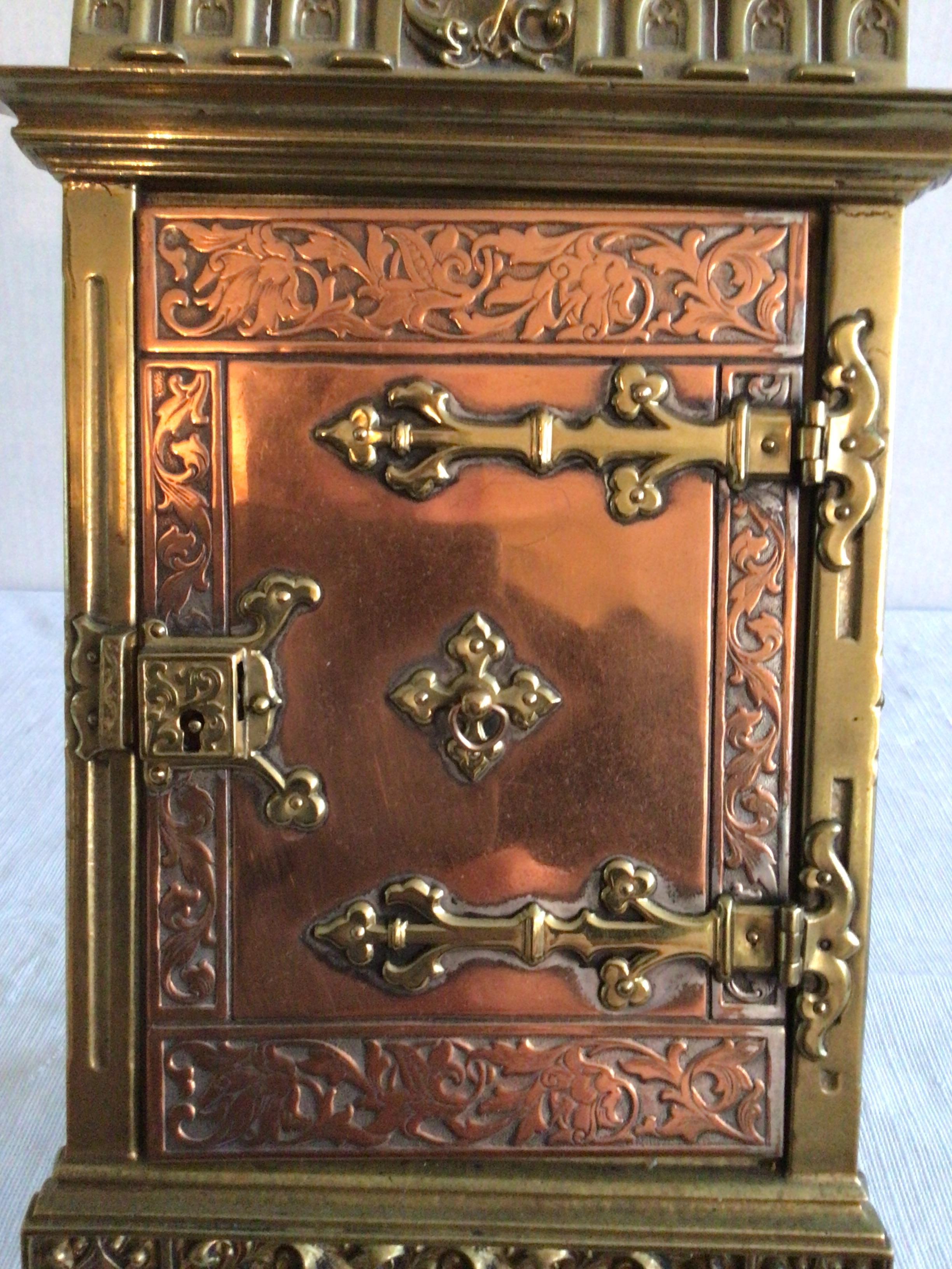 1880s Picture Frame With Hinged Door In Good Condition In Tarrytown, NY