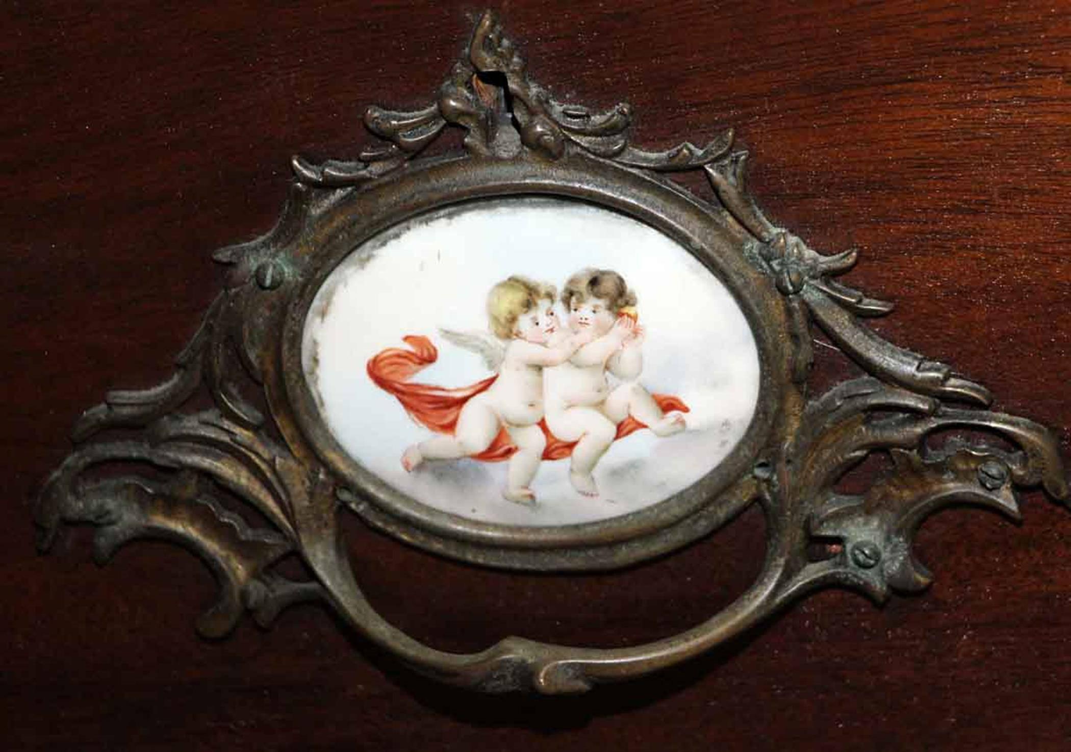 Queen Anne Mahagoni-Schminktisch mit abgeschrägtem Original-Spiegel, 1880er Jahre im Zustand „Gut“ in New York, NY