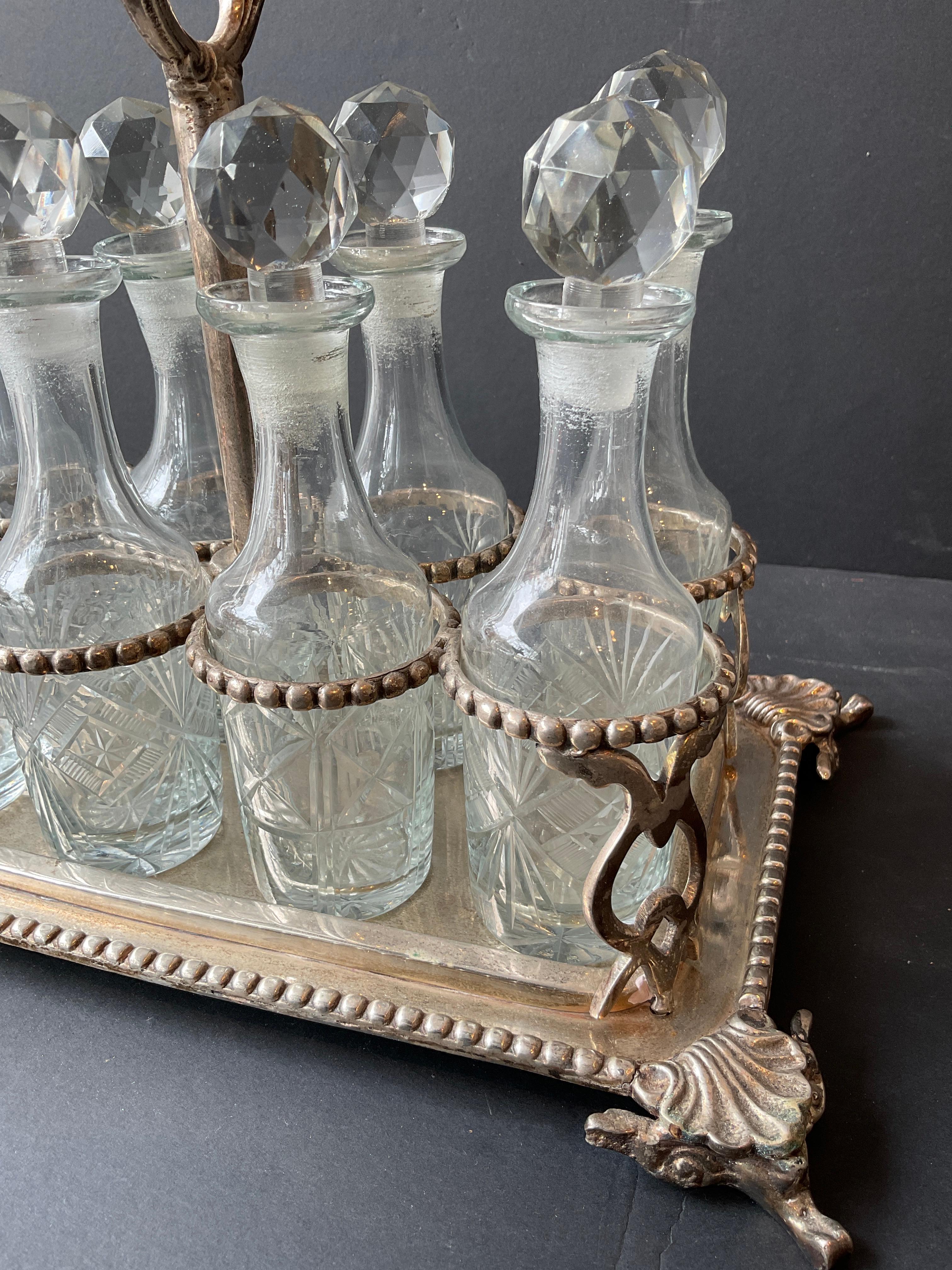 Plaqué argent Set de 8 burettes en métal argenté des années 1880 en vente