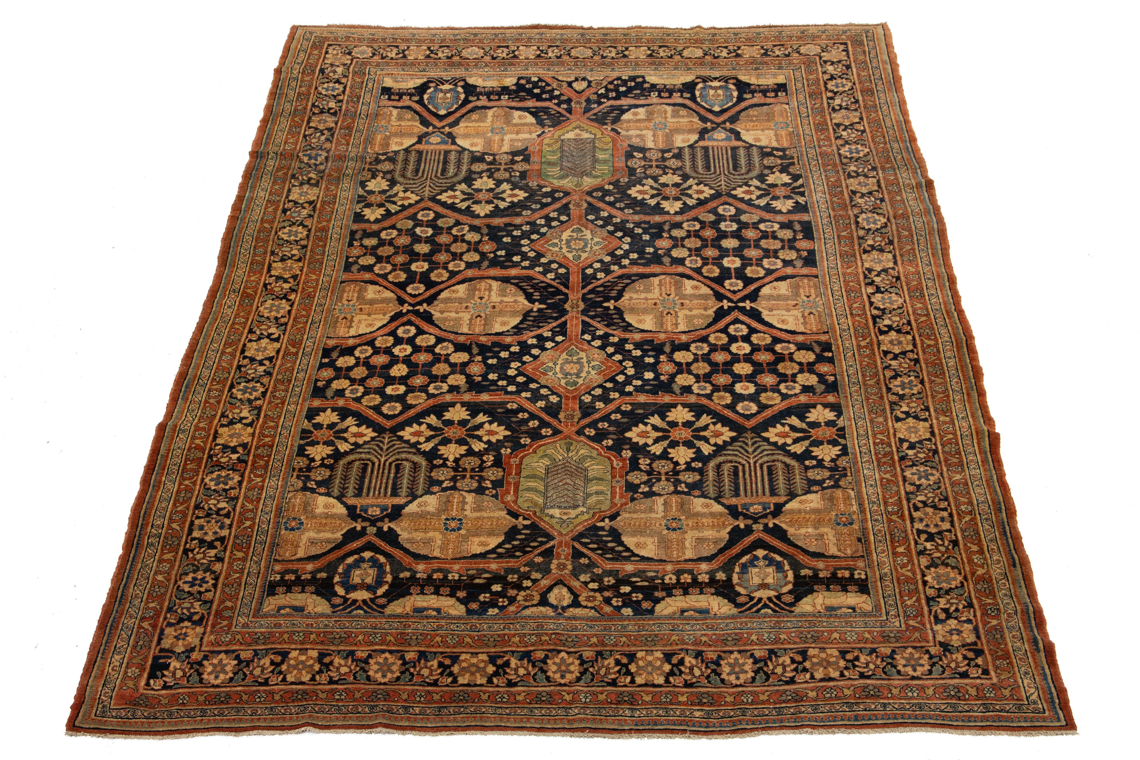 Un antico tappeto persiano Tabriz con un campo di terracotta con un medaglione centrale ben dettagliato e una cornice multicolore.

Questo tappeto misura 9'5'' x 12'11''.


