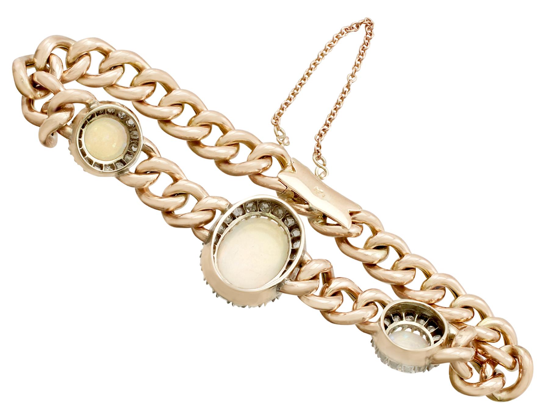 Taille ovale Bracelet victorien en or jaune, opale blanche de 3,83 carats et diamants de 1,12 carat en vente