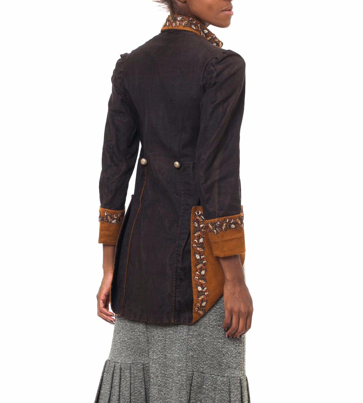 Noir Redingote victorienne en velours de coton et de laine marron de style néo-renaissance des années 1880 en vente