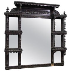 Mantello vittoriano del 1880 intagliato a mano in Wood Wood di tonalità scura con ripiani