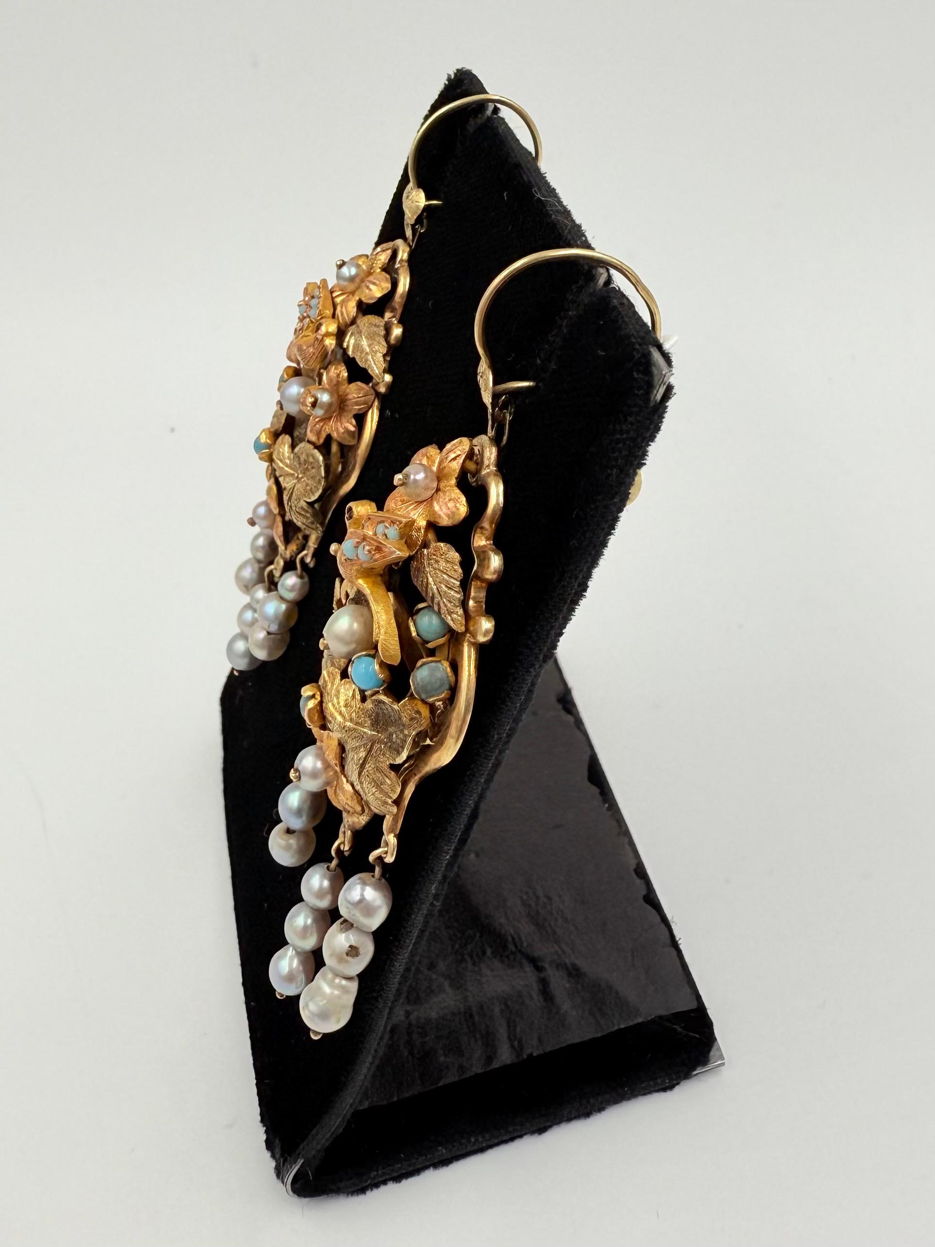 1880s Victorian Tri Color Gold Dangling Earrings In Good Condition For Sale In Los Angeles, CA