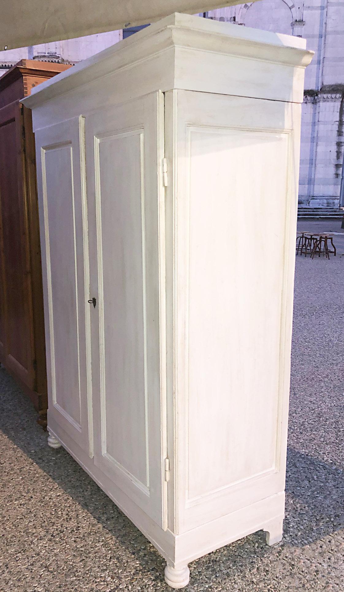  Wardrobe Tuscan Fir with Two Doors Shabby White Color Two Drawers In Good Condition In Buggiano, IT