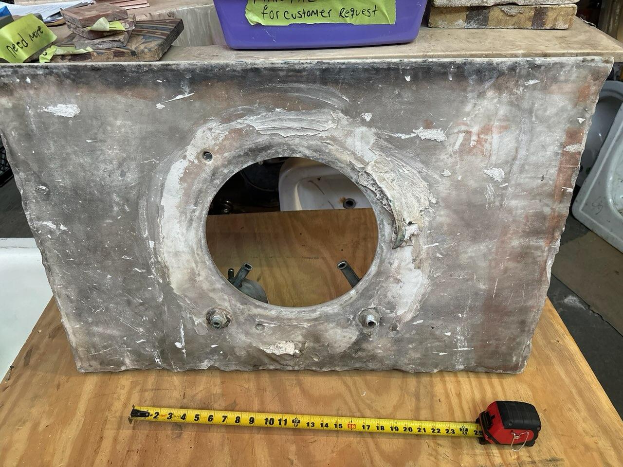 1880s Wide Marble Sink Top with a Circle Bowl Opening 2