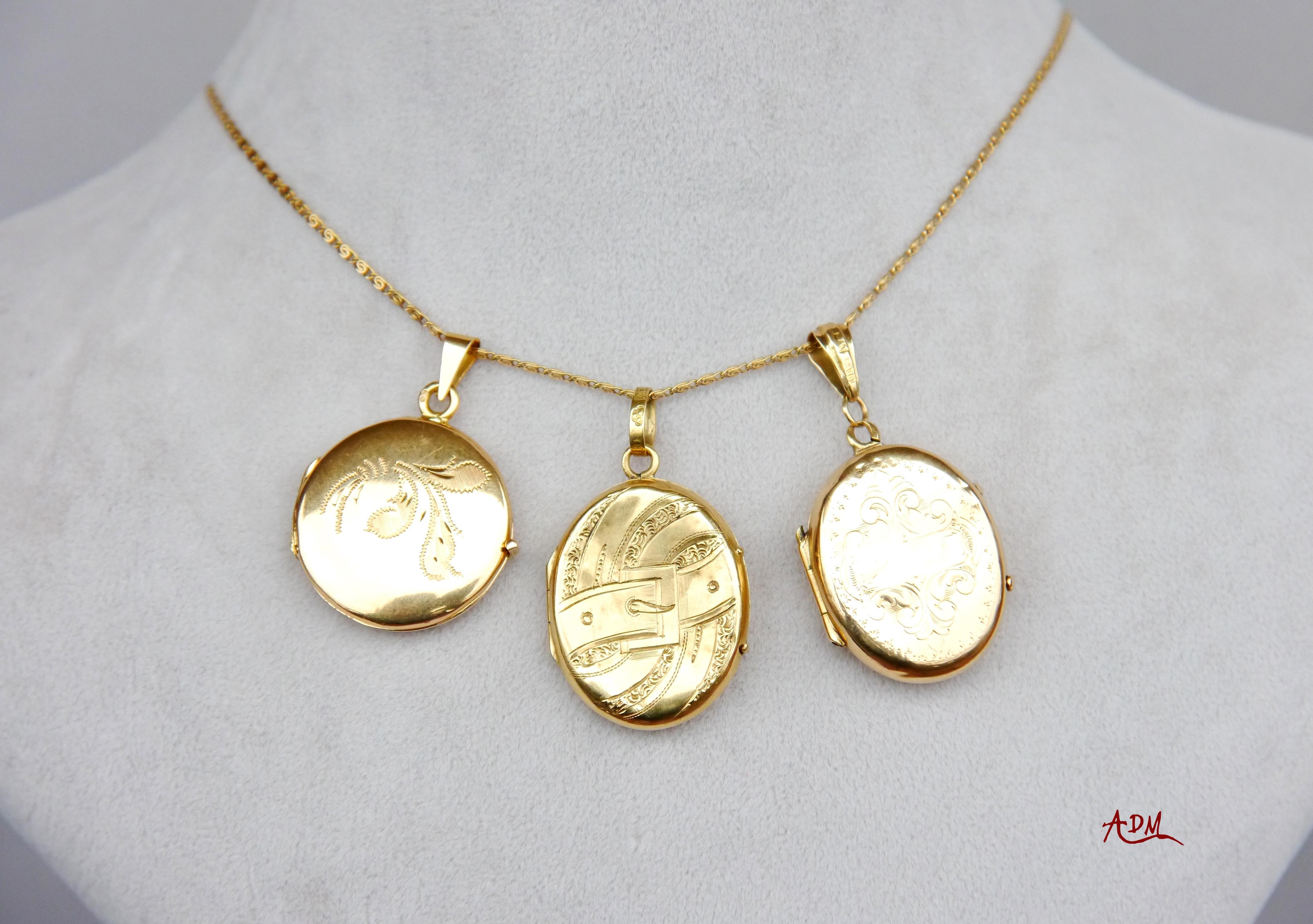 1882 Antique Engraved Pendant Picture Locket solid 18K Yellow Gold / 3.7gr For Sale 5