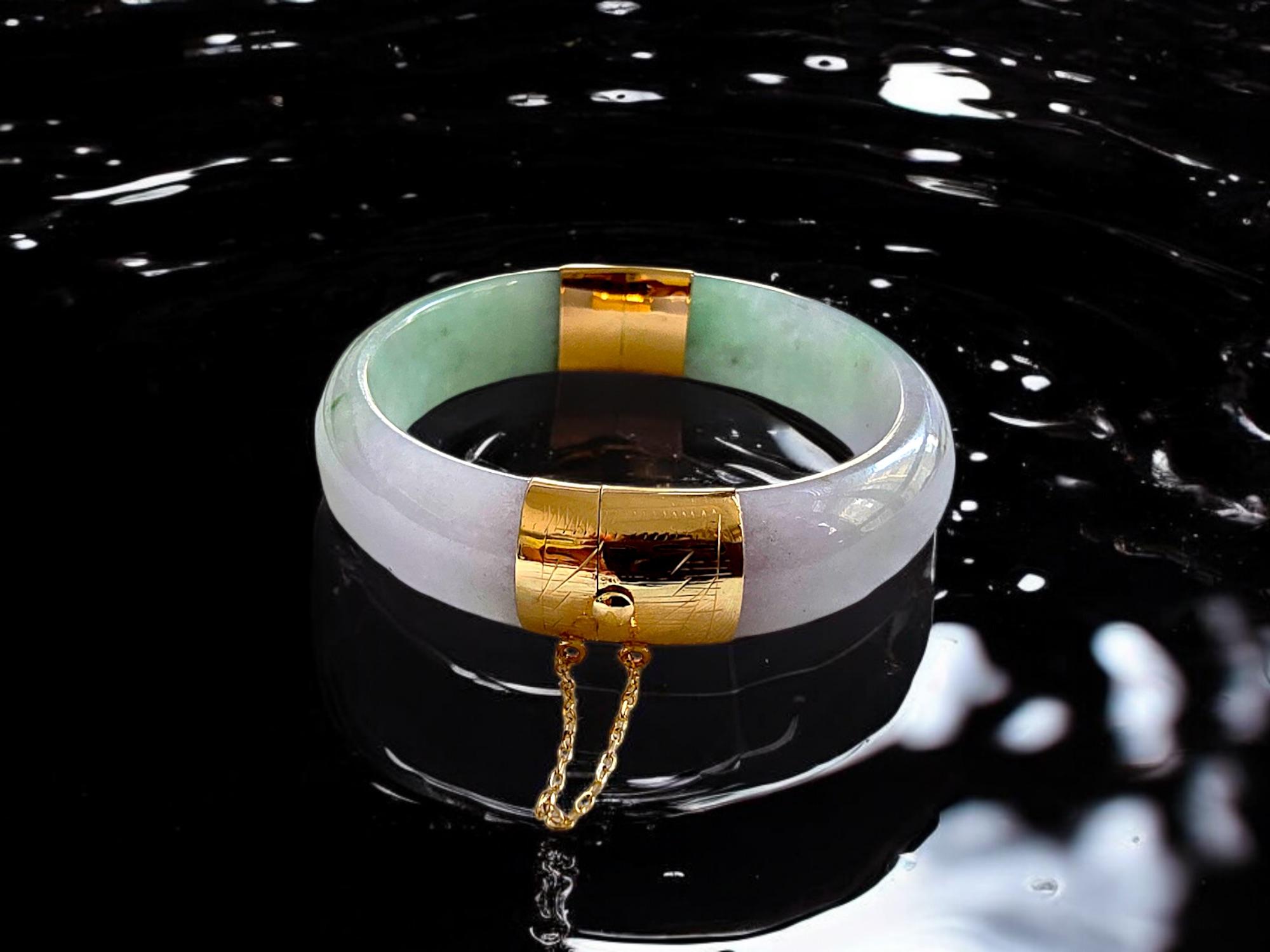 1882 Viceroy's Elliptical Burmese A-Jade Bangle Bracelet (with 14K Yellow Gold) For Sale 5
