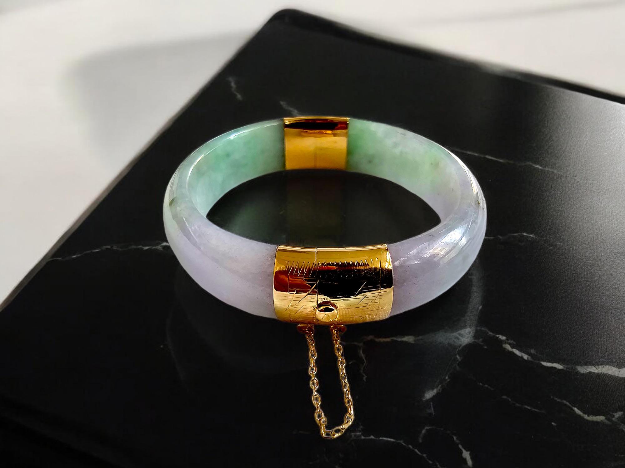 Women's or Men's 1882 Viceroy's Elliptical Burmese A-Jade Bangle Bracelet (with 14K Yellow Gold) For Sale